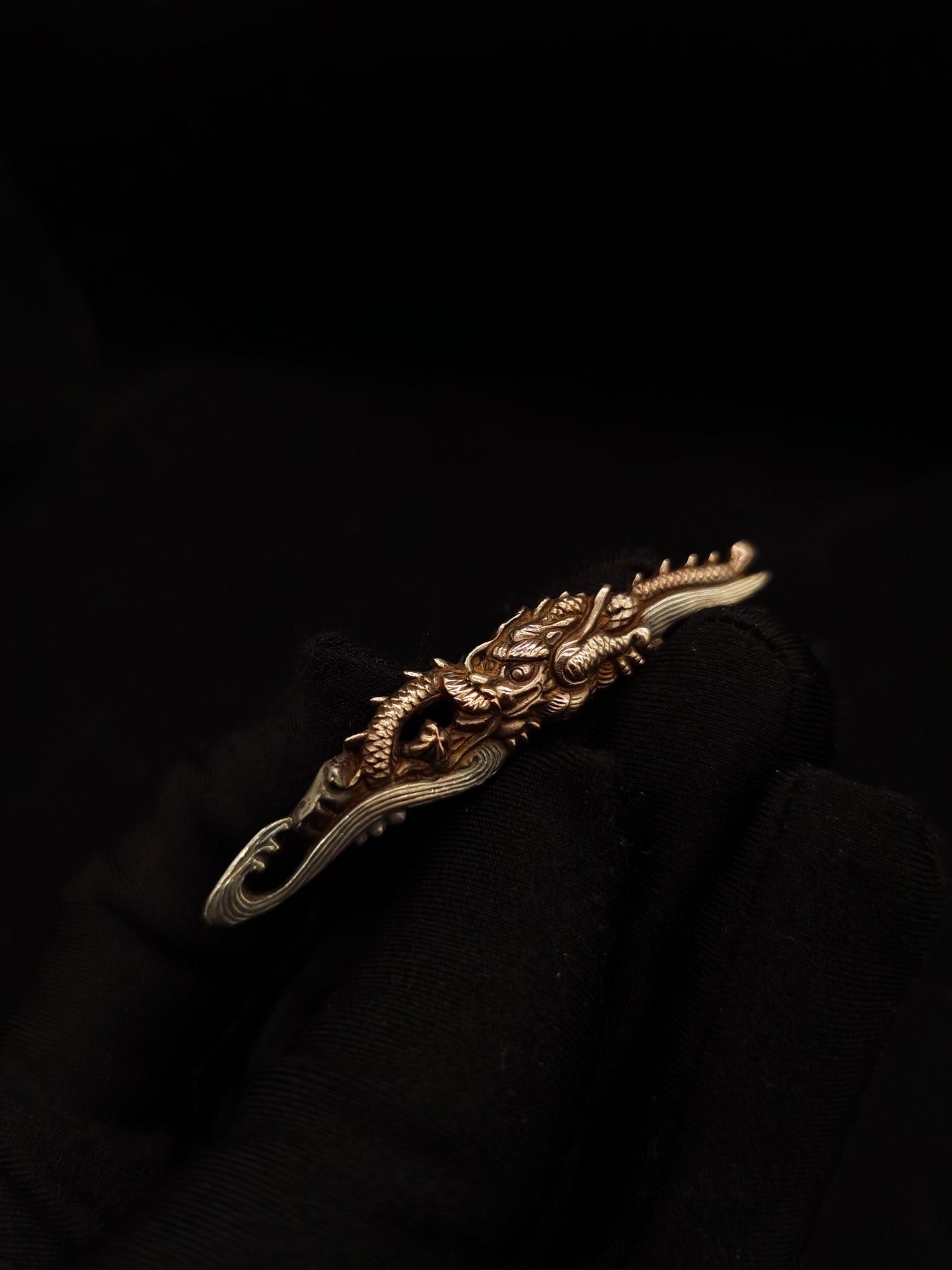 Japanese Type Wave Reef Dragon Pattern Menuki for Wakziashi Y092