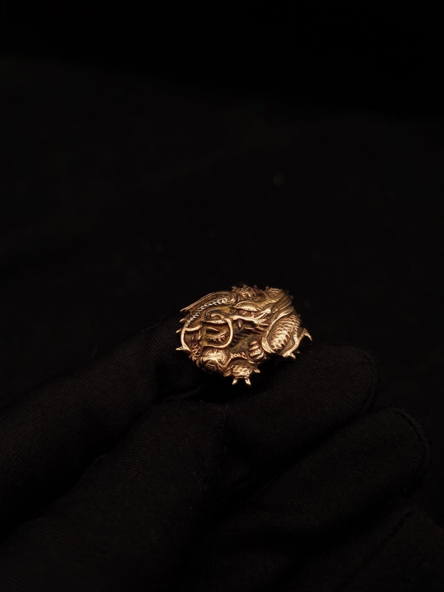 Japanese Type Big Golden Round Dragon Menuki for Katana Wakziashi Tanto Y096