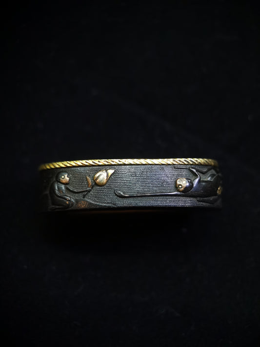 Japanese Playing Monkeys Pattern Two-tiered Single Fuchi for Katana Wakziashi Edo Period Antique F048