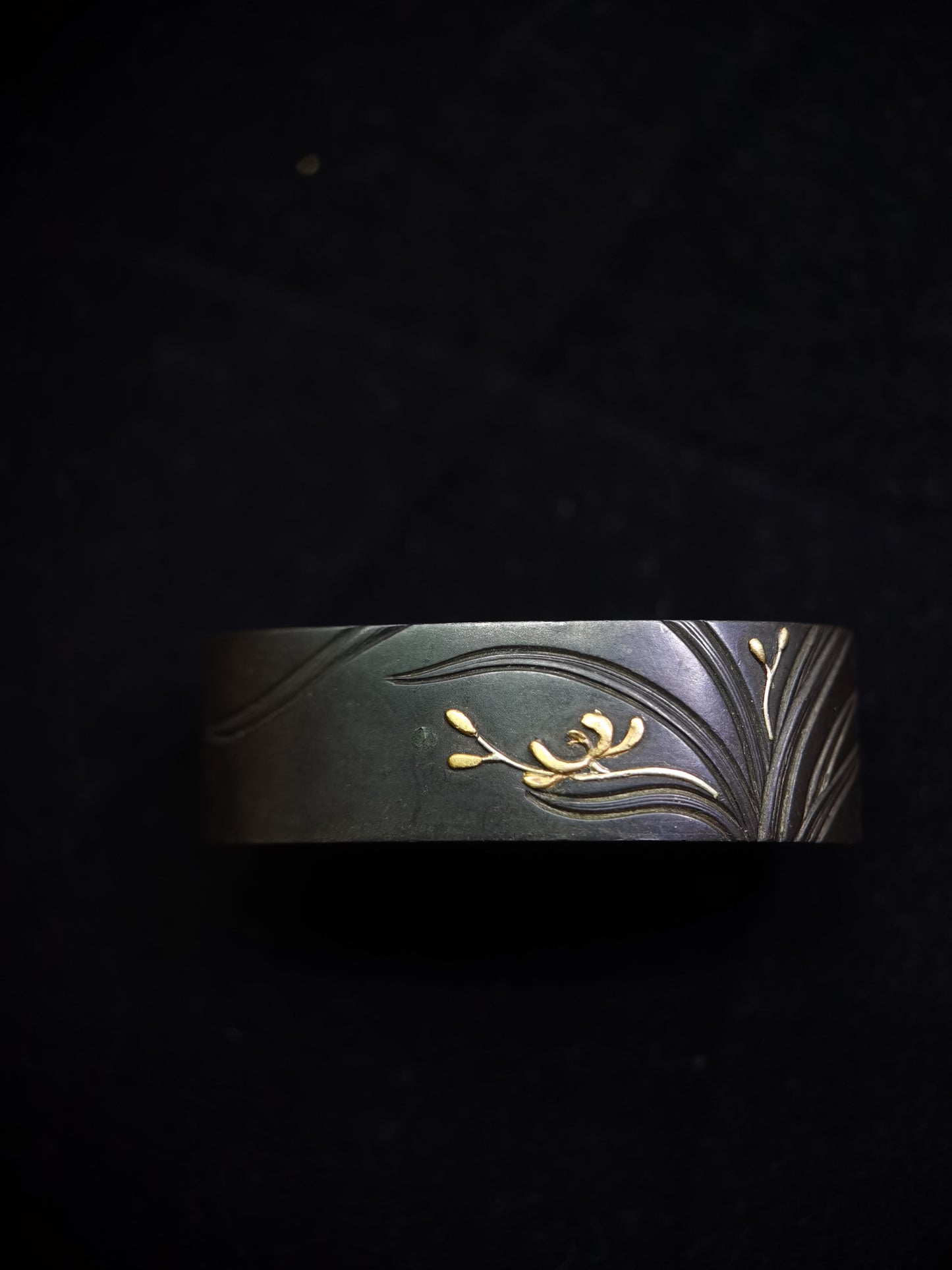 Japanese Orchid Pattern Single Fuchi for Katana Wakziashi Edo Period Antique F054