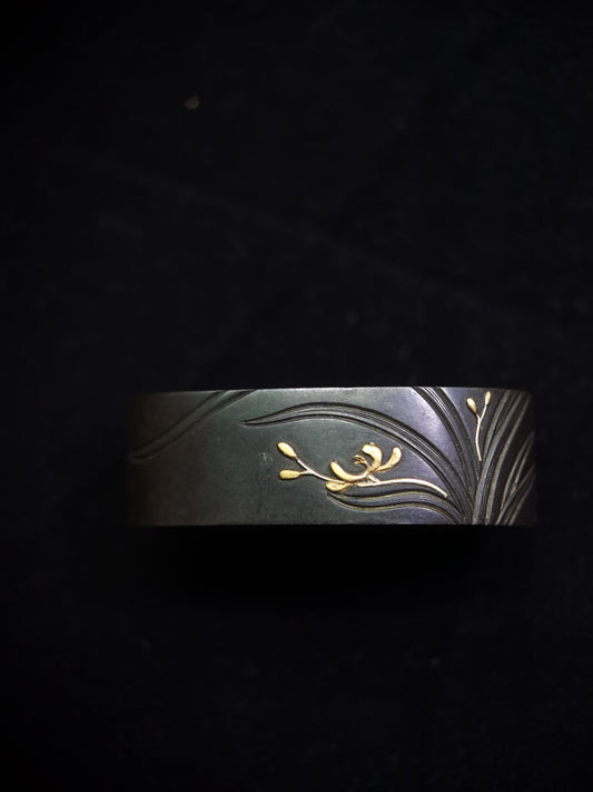 Japanese Orchid Pattern Single Fuchi for Katana Wakziashi Edo Period Antique F054