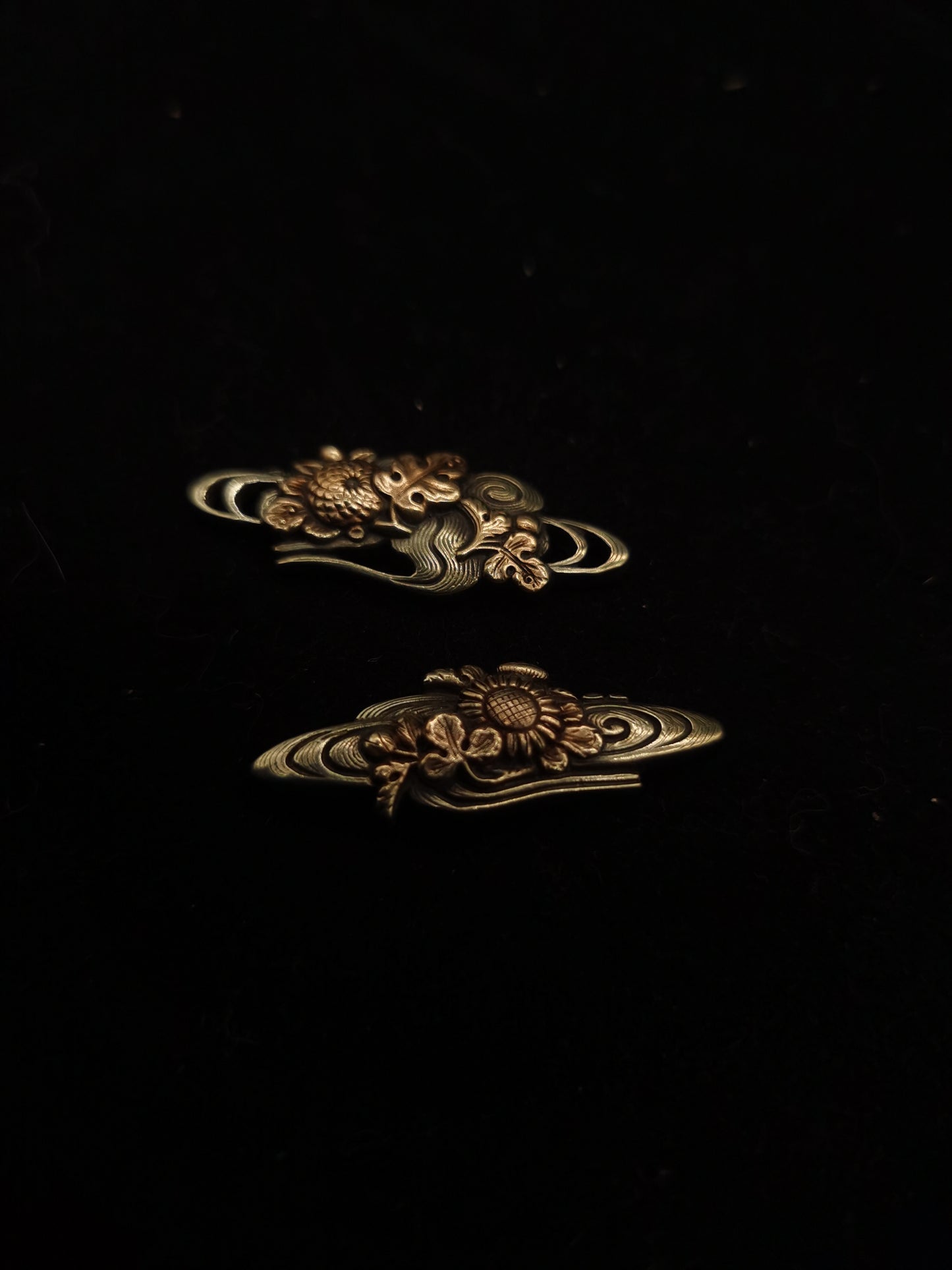 Japanese Type Chrysanthemum and water Menuki for Katana and Wakziashi Y103
