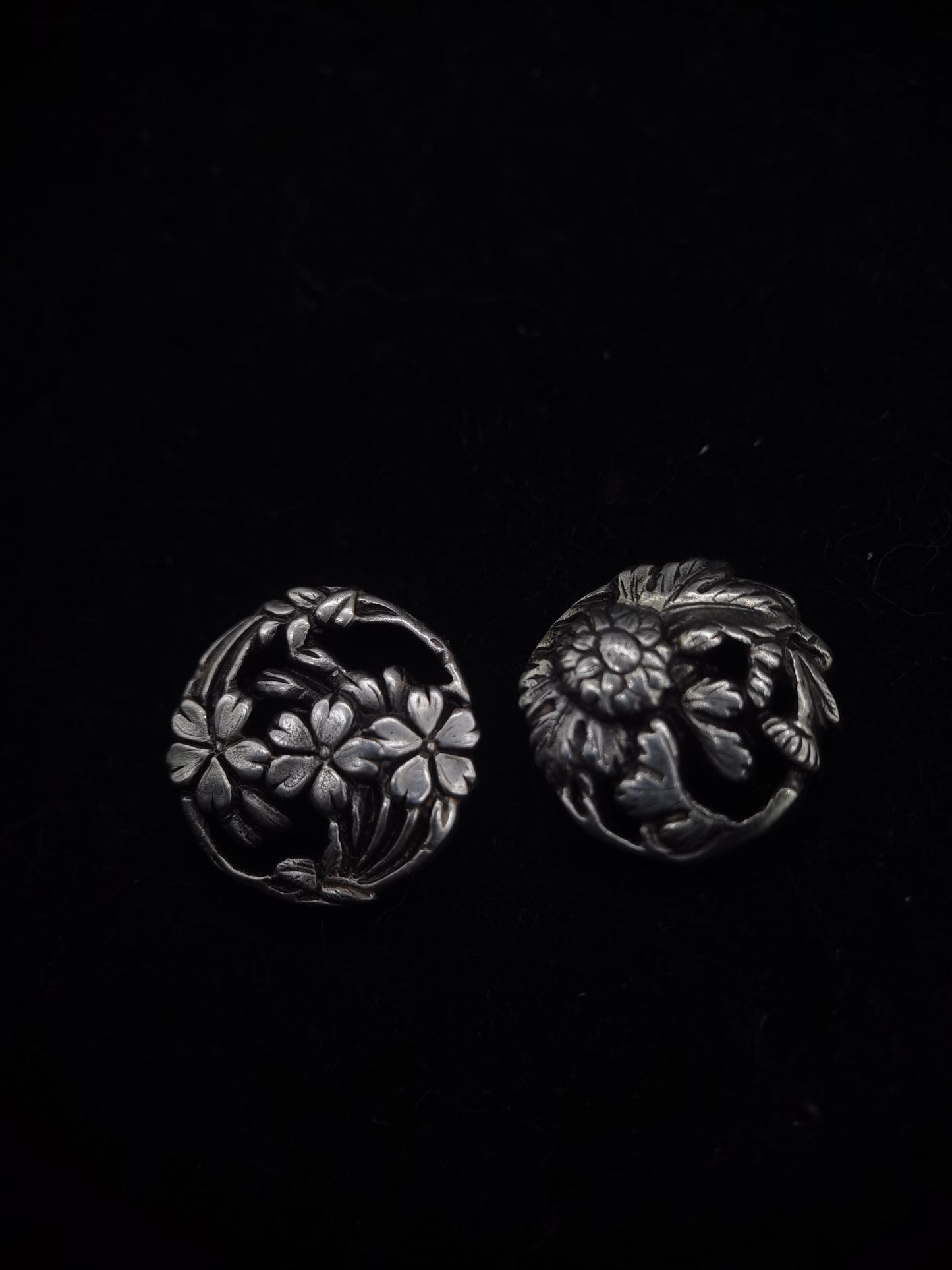 Japanese Type Kiku and Sakura Round Menuki for Wakziashi and Tanto Y107