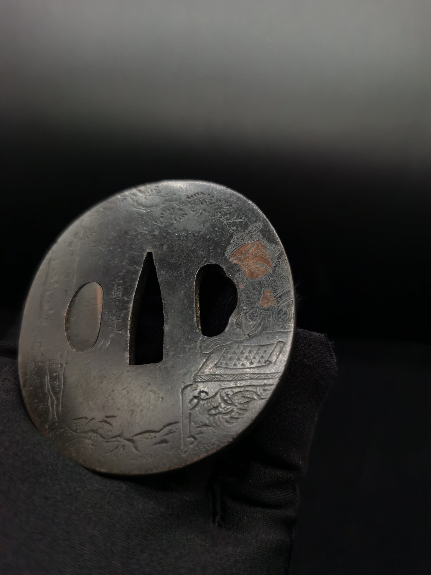 Japanese Type Three kingdoms Guan Yu Tsuba for Wakziashi and Tanto Edo Period Antique A055