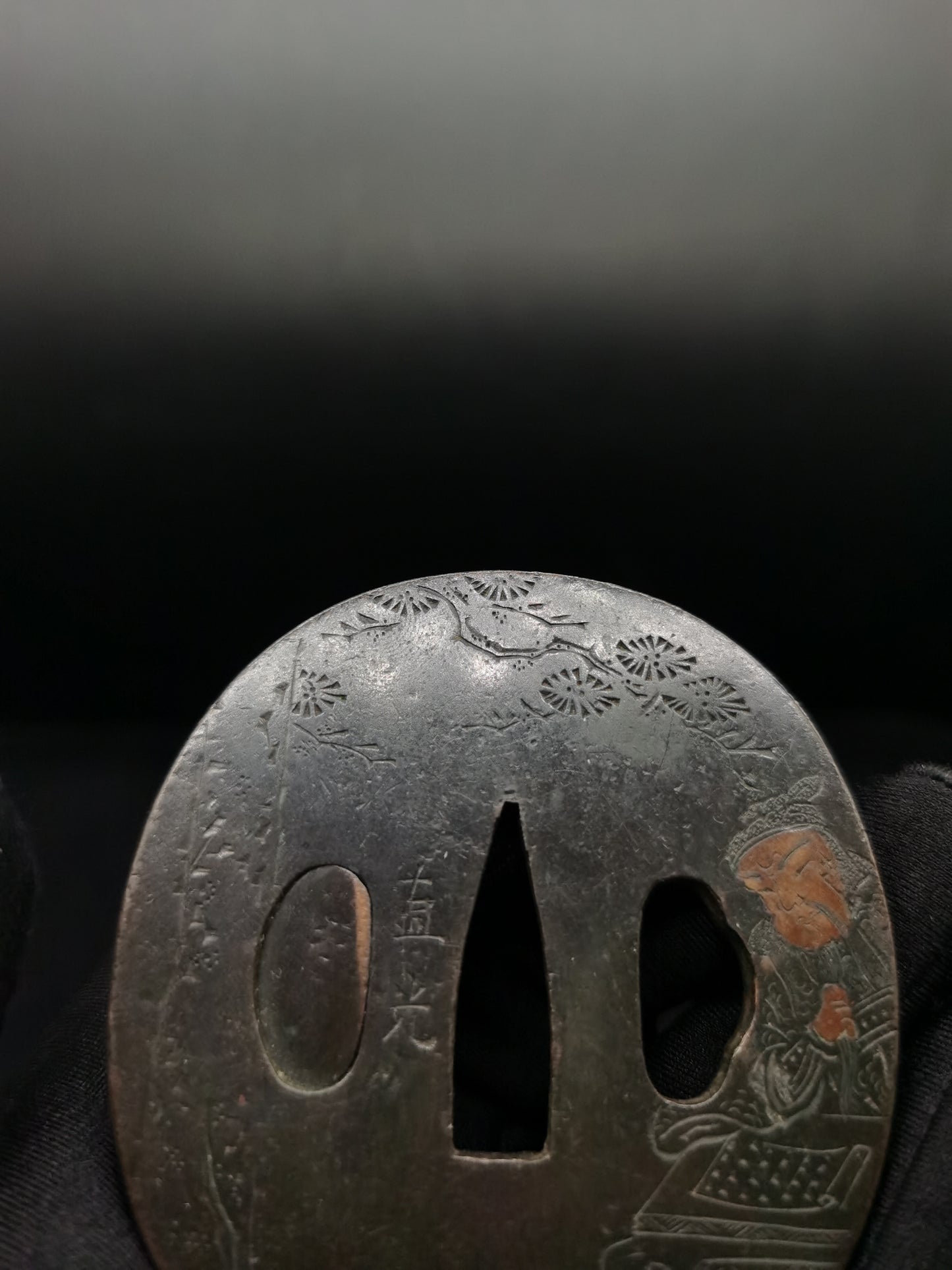 Japanese Type Three kingdoms Guan Yu Tsuba for Wakziashi and Tanto Edo Period Antique A055