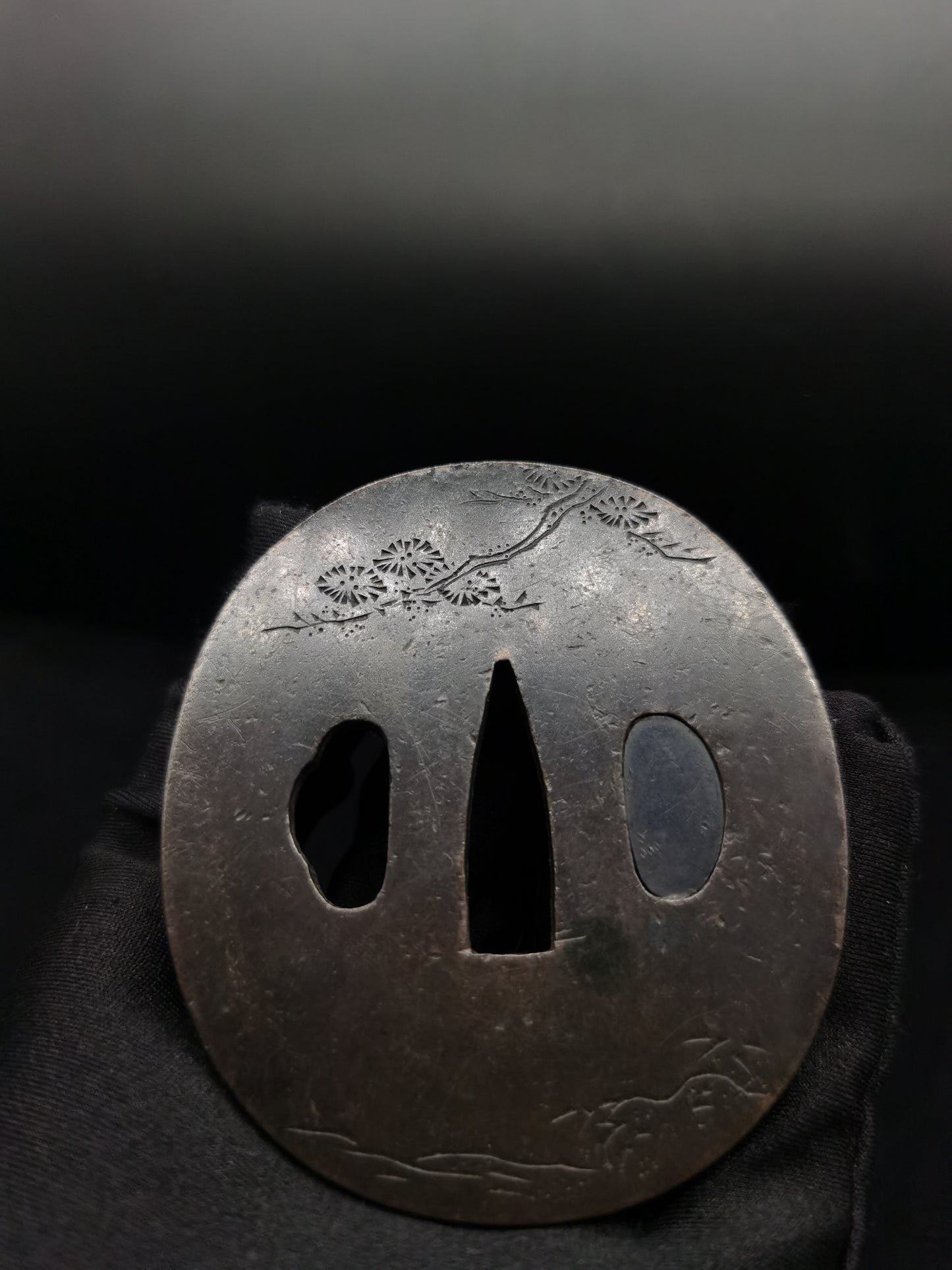 Japanese Type Three kingdoms Guan Yu Tsuba for Wakziashi and Tanto Edo Period Antique A055