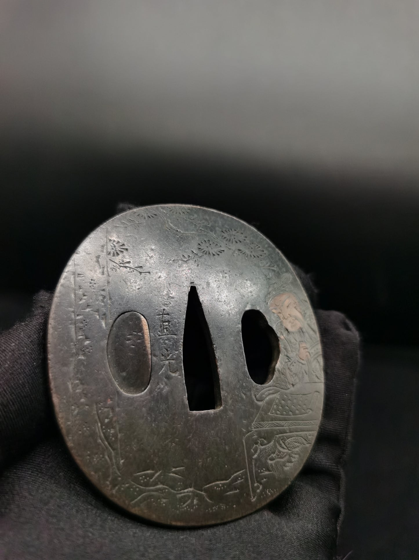 Japanese Type Three kingdoms Guan Yu Tsuba for Wakziashi and Tanto Edo Period Antique A055