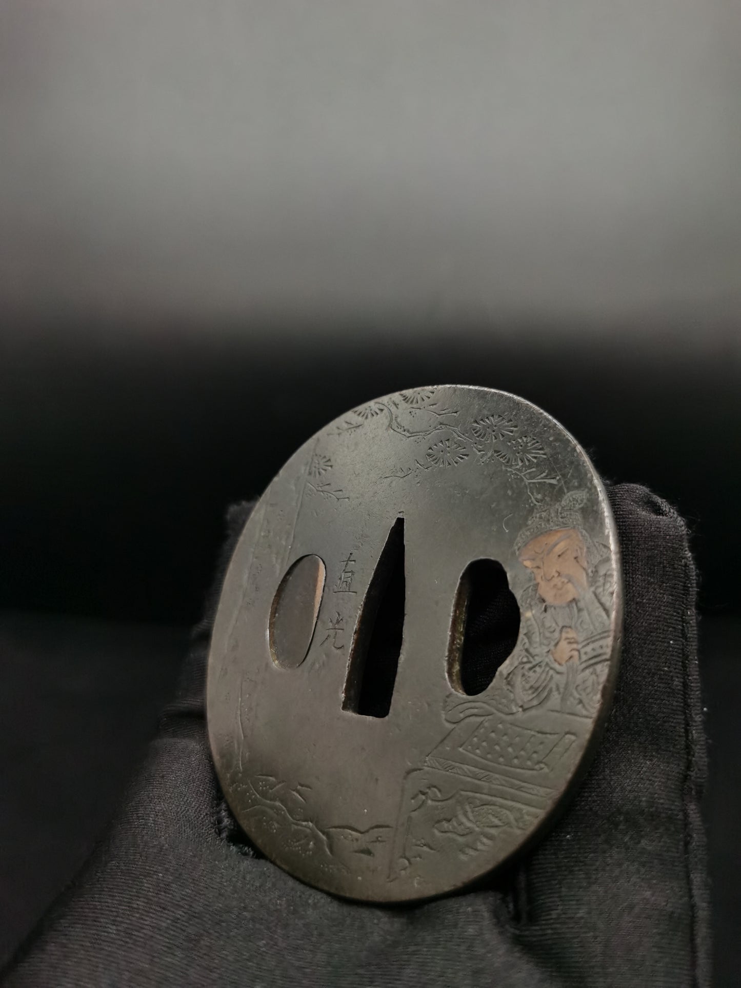 Japanese Type Three kingdoms Guan Yu Tsuba for Wakziashi and Tanto Edo Period Antique A055