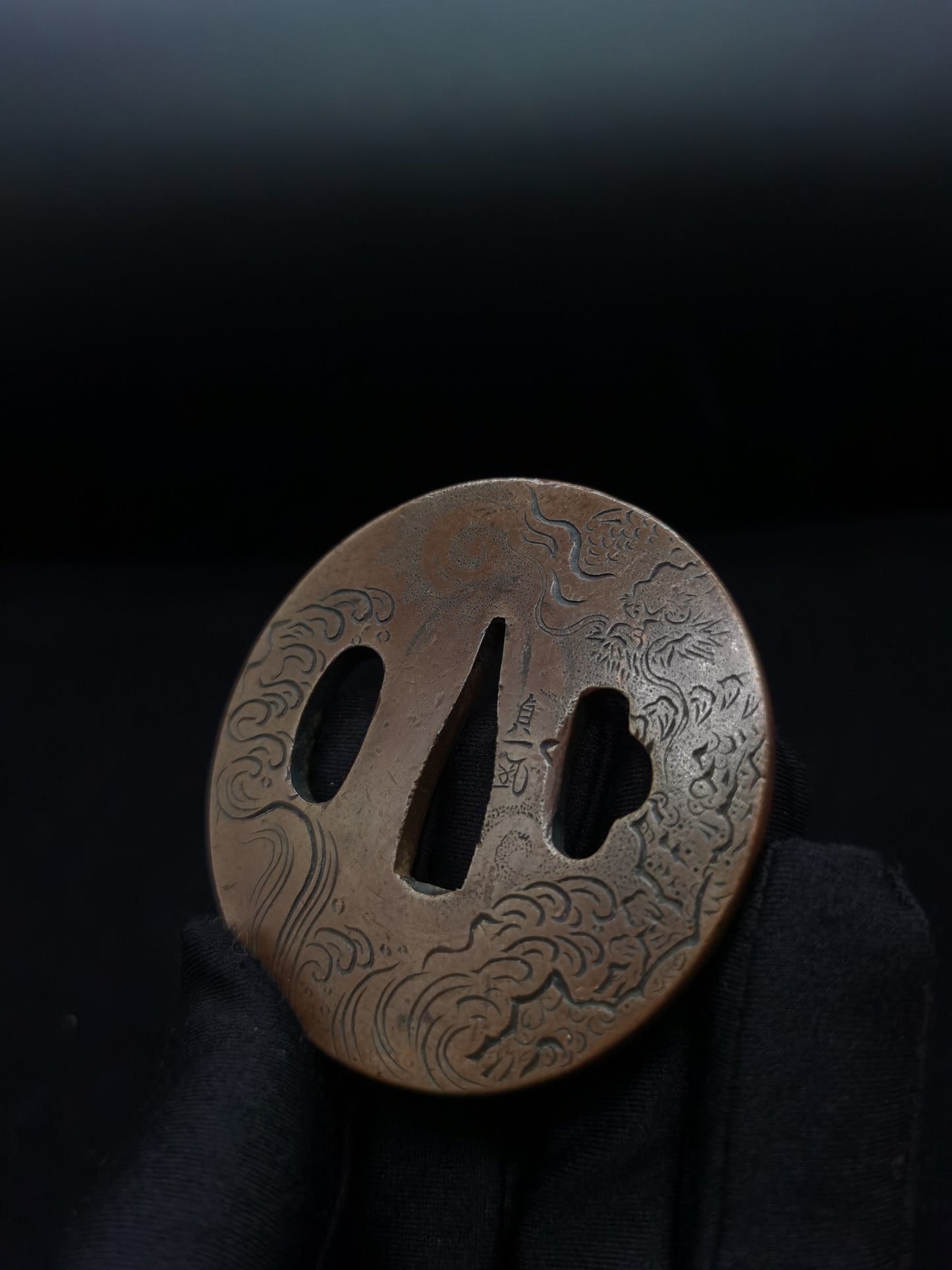 Japanese Type Wave Dragon Tsuba for Wakziashi Tanto Edo Period Antique A061