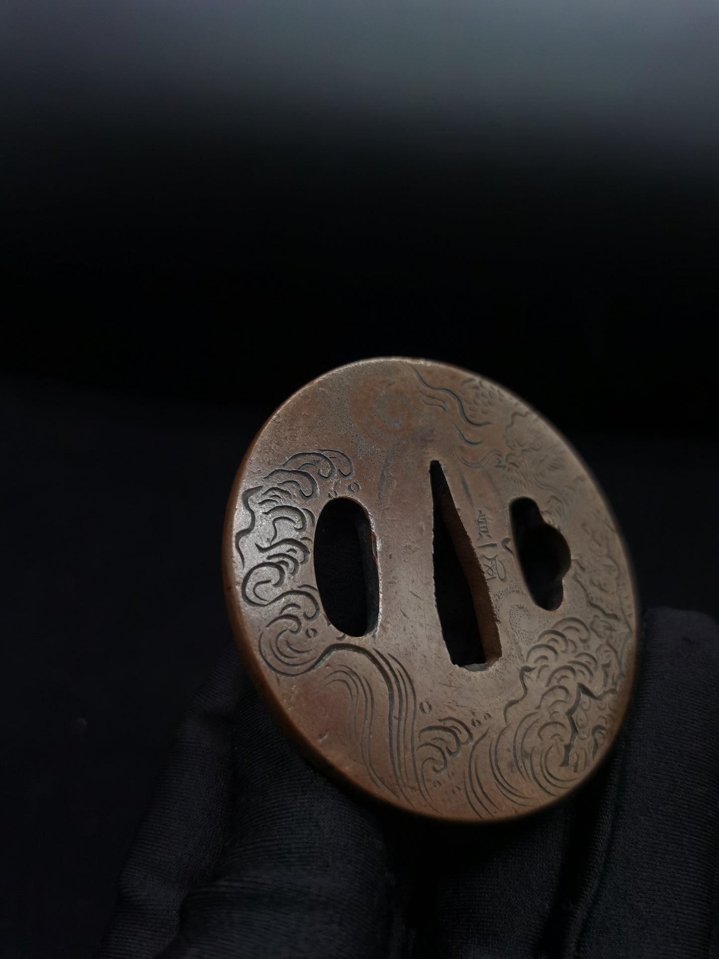 Japanese Type Wave Dragon Tsuba for Wakziashi Tanto Edo Period Antique A061