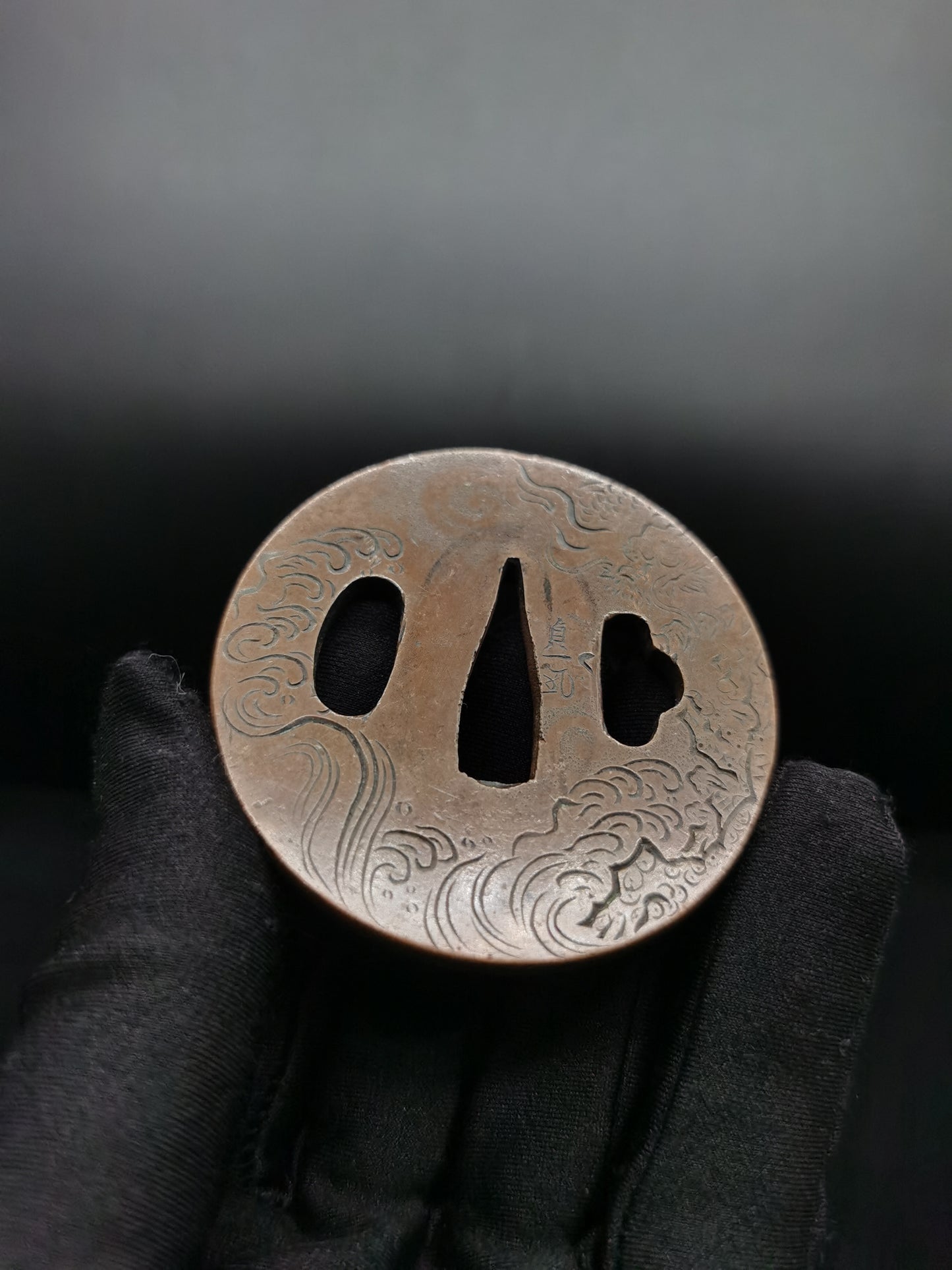 Japanese Type Wave Dragon Tsuba for Wakziashi Tanto Edo Period Antique A061