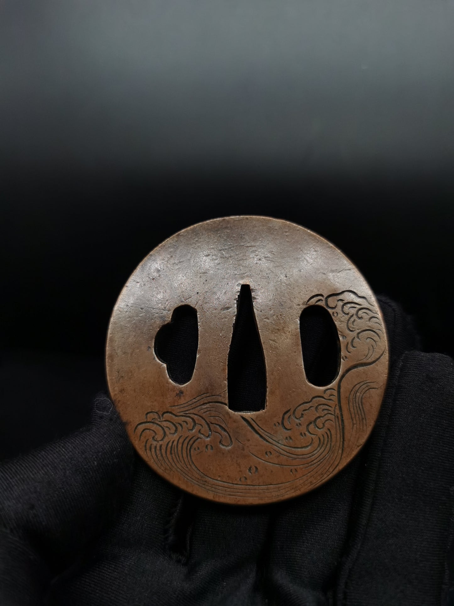 Japanese Type Wave Dragon Tsuba for Wakziashi Tanto Edo Period Antique A061