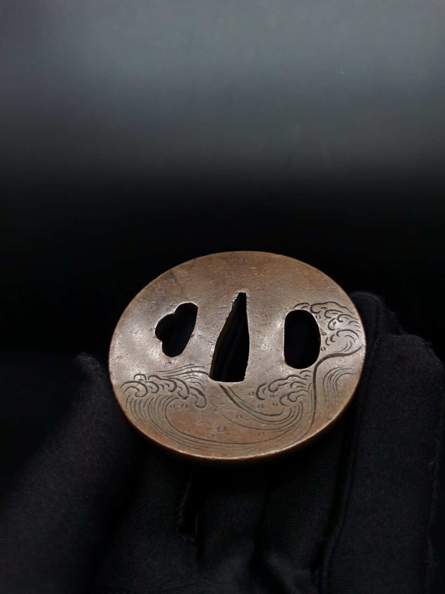 Japanese Type Wave Dragon Tsuba for Wakziashi Tanto Edo Period Antique A061