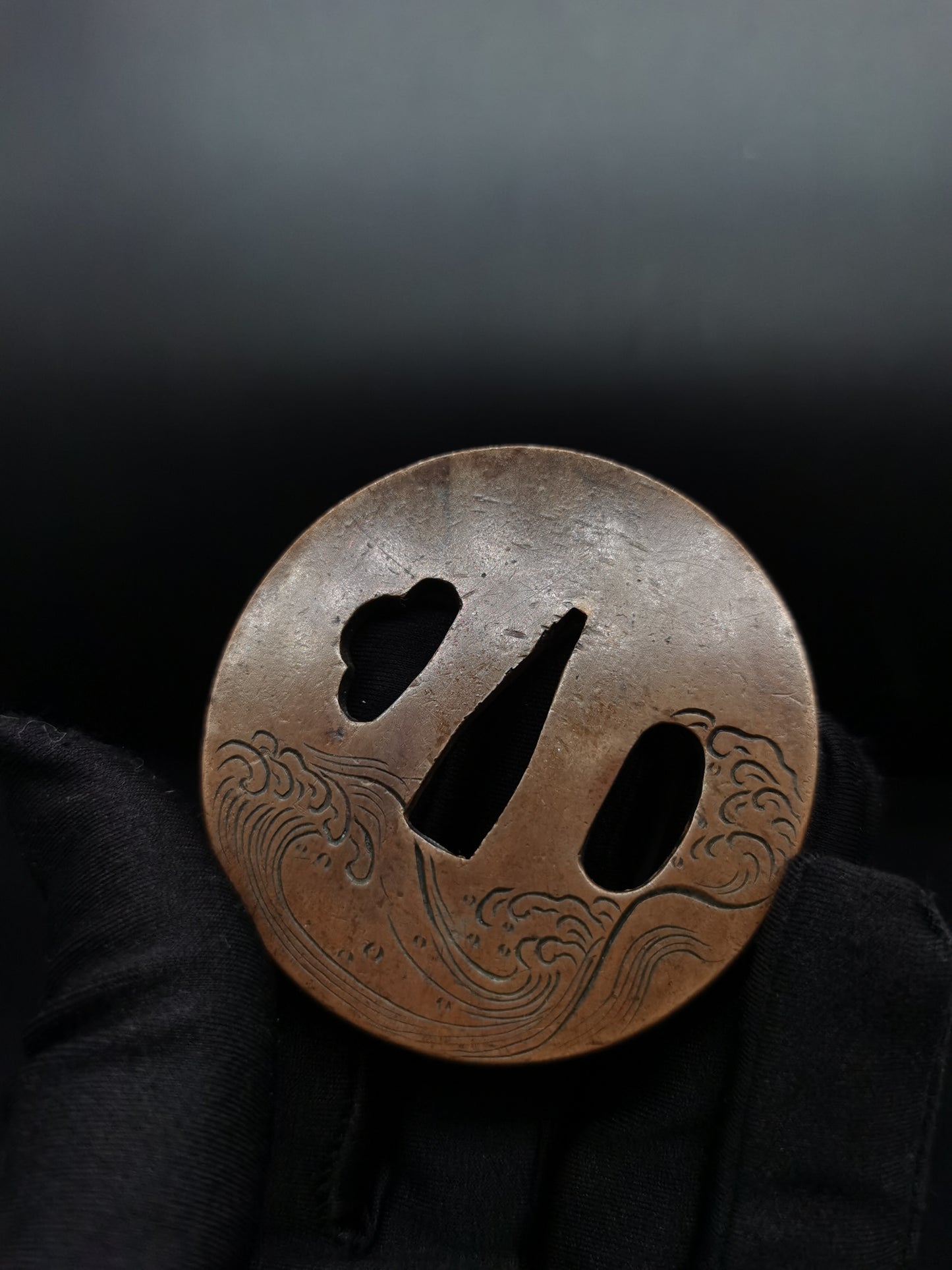 Japanese Type Wave Dragon Tsuba for Wakziashi Tanto Edo Period Antique A061