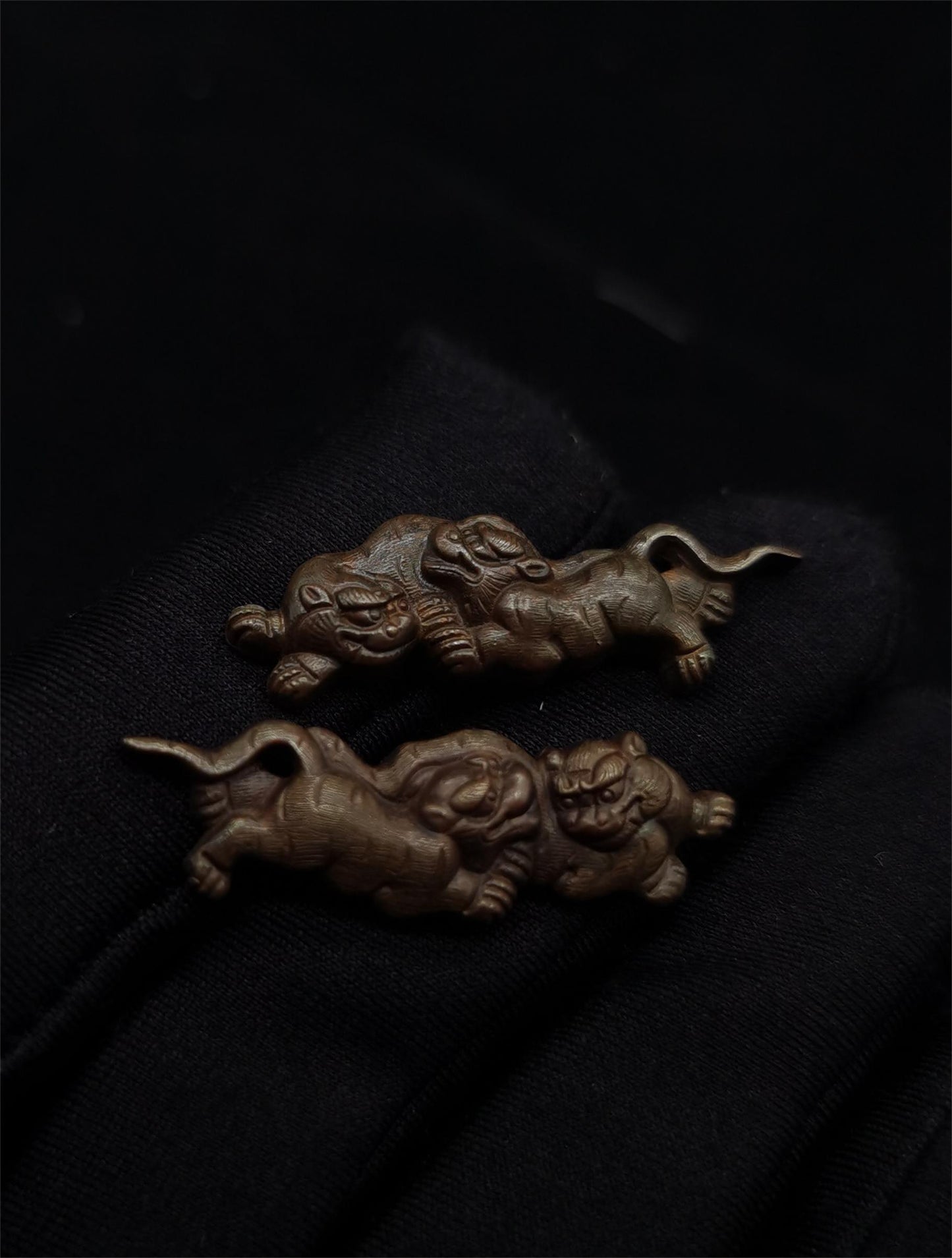 Japanese Type Menuki for Katana wakziashi and Tanto A pair of tigers Pattern Y109