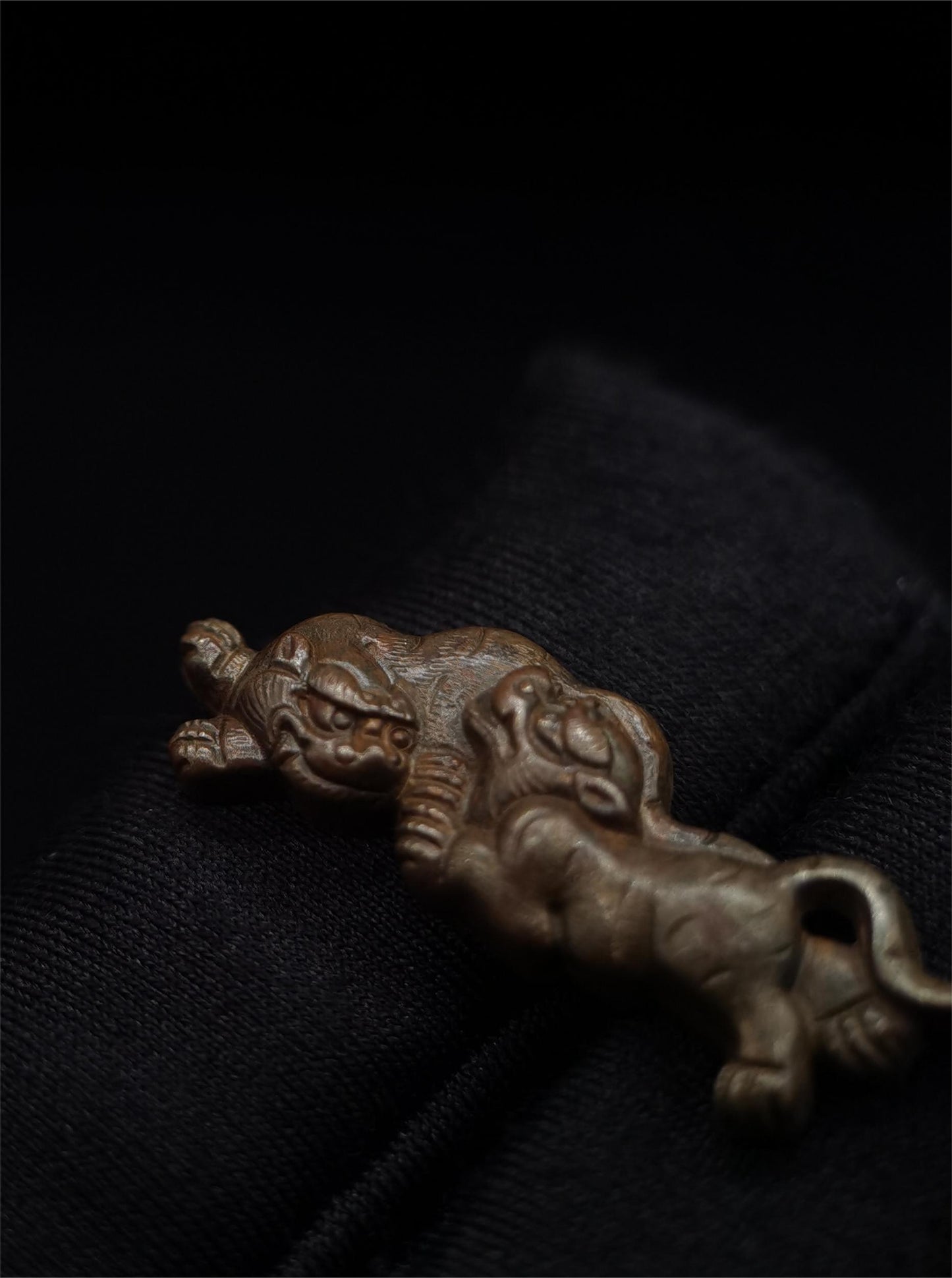 Japanese Type Menuki for Katana wakziashi and Tanto A pair of tigers Pattern Y109