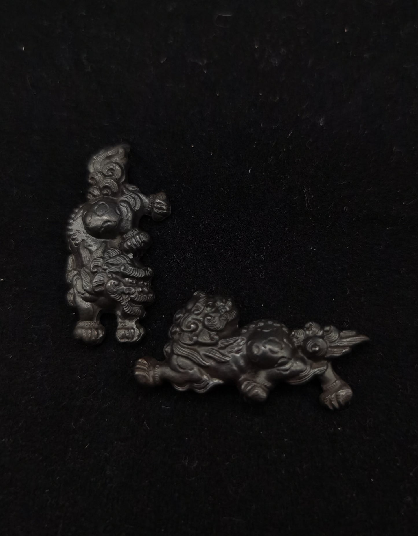 Japanese Type Black playful-lion Pattern Menuki for wakziashi Tanto Y043