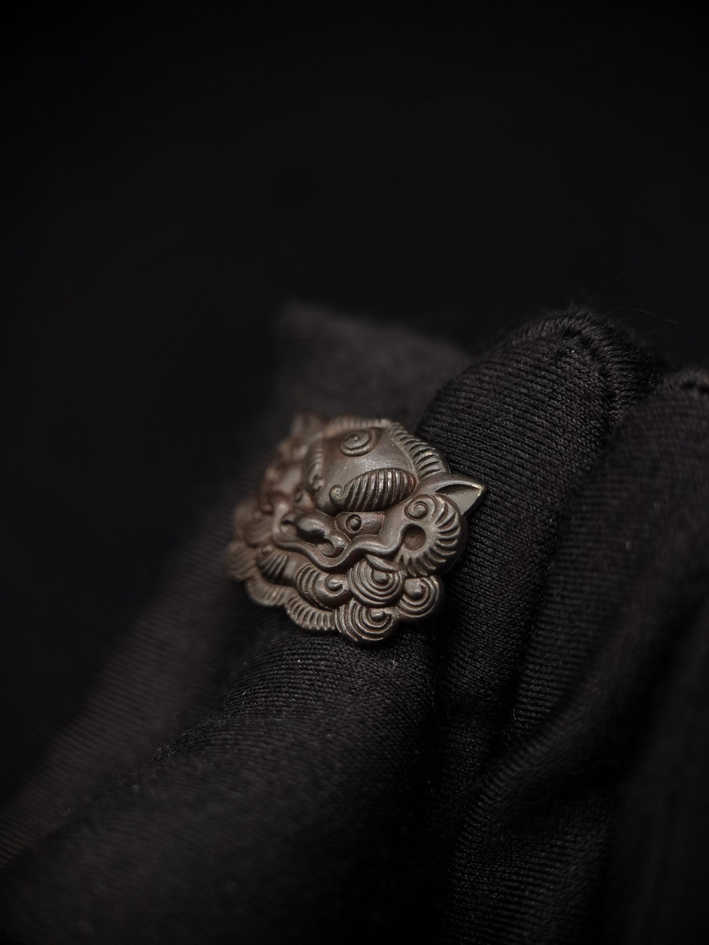 Japanese Type Lion Dog face Pattern Menuki for wakziashi and Tanto Y116