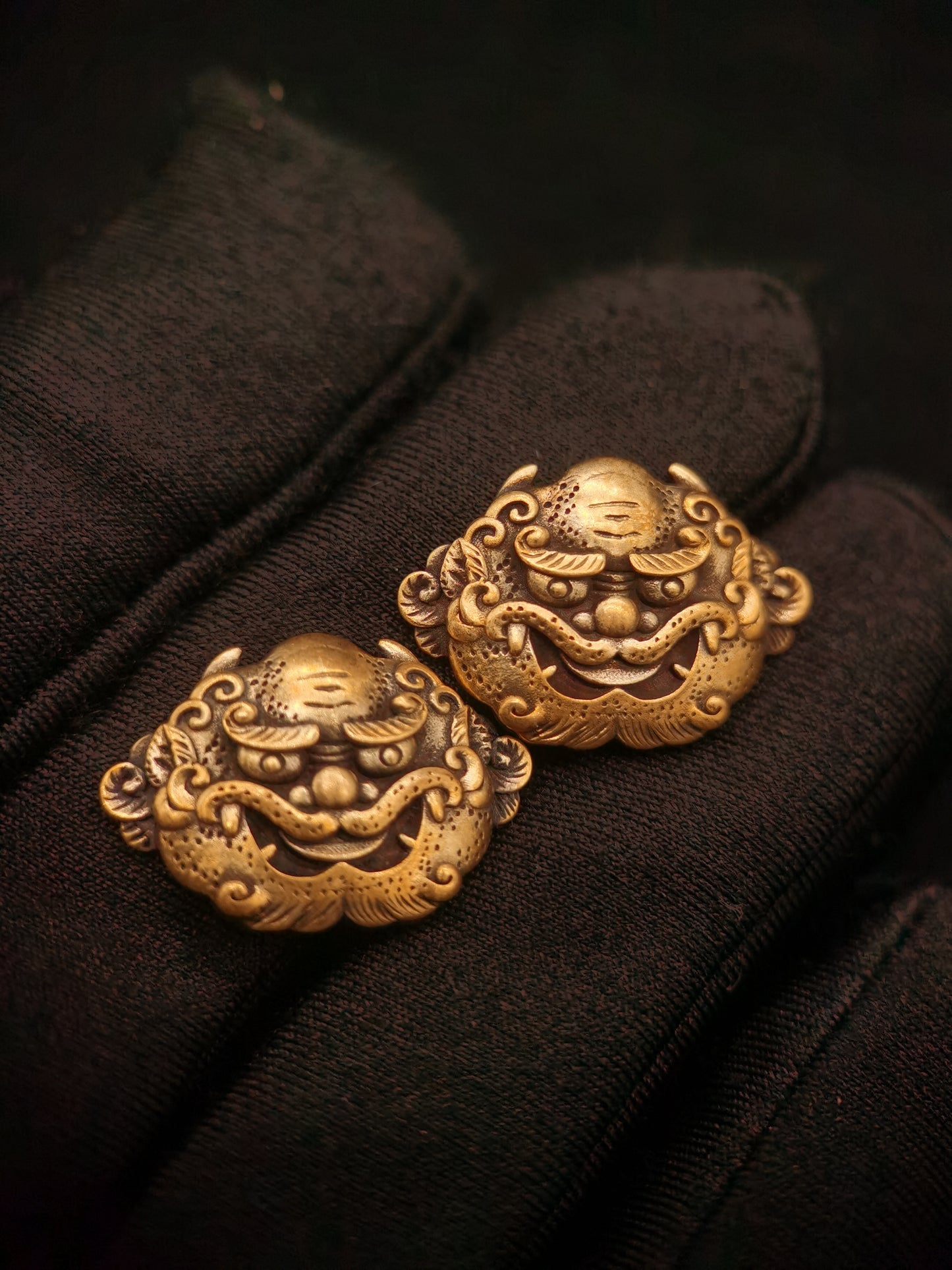 Japanese Type Small ghost Face Pattern Menuki for wakziashi and Tanto Y119