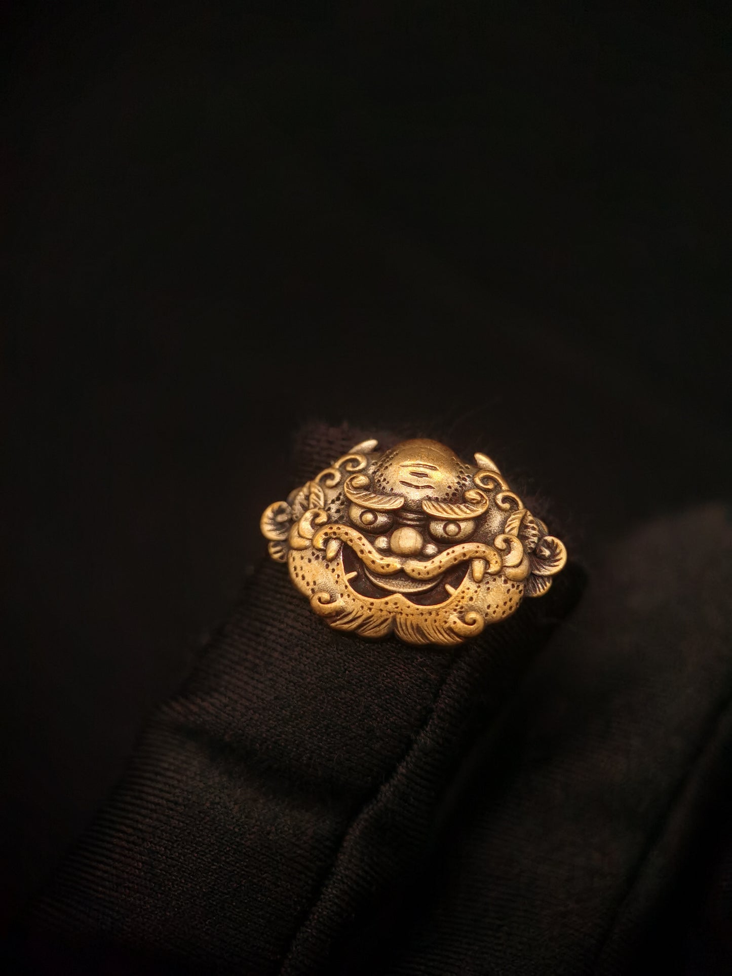 Japanese Type Small ghost Face Pattern Menuki for wakziashi and Tanto Y119
