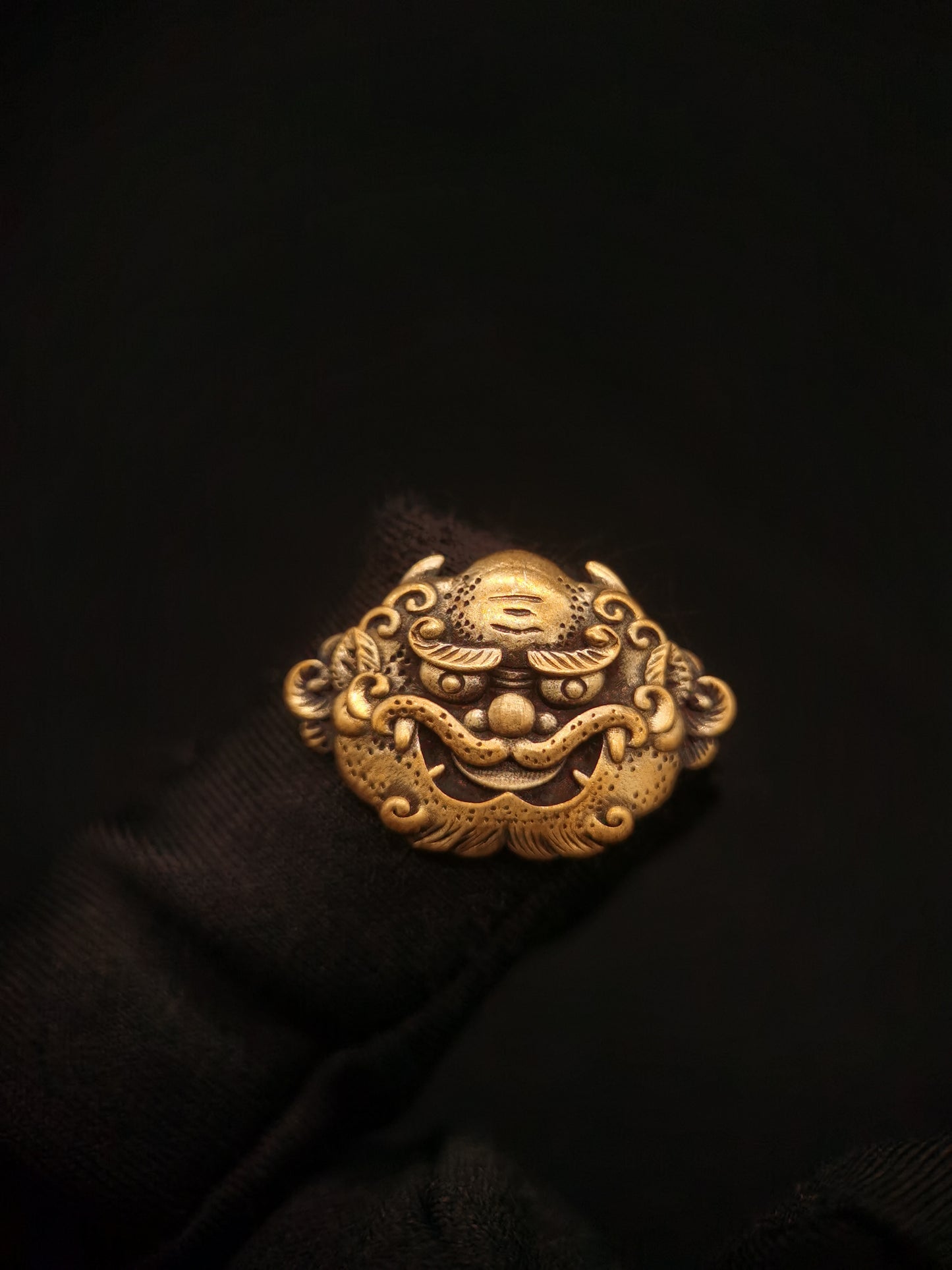 Japanese Type Small ghost Face Pattern Menuki for wakziashi and Tanto Y119