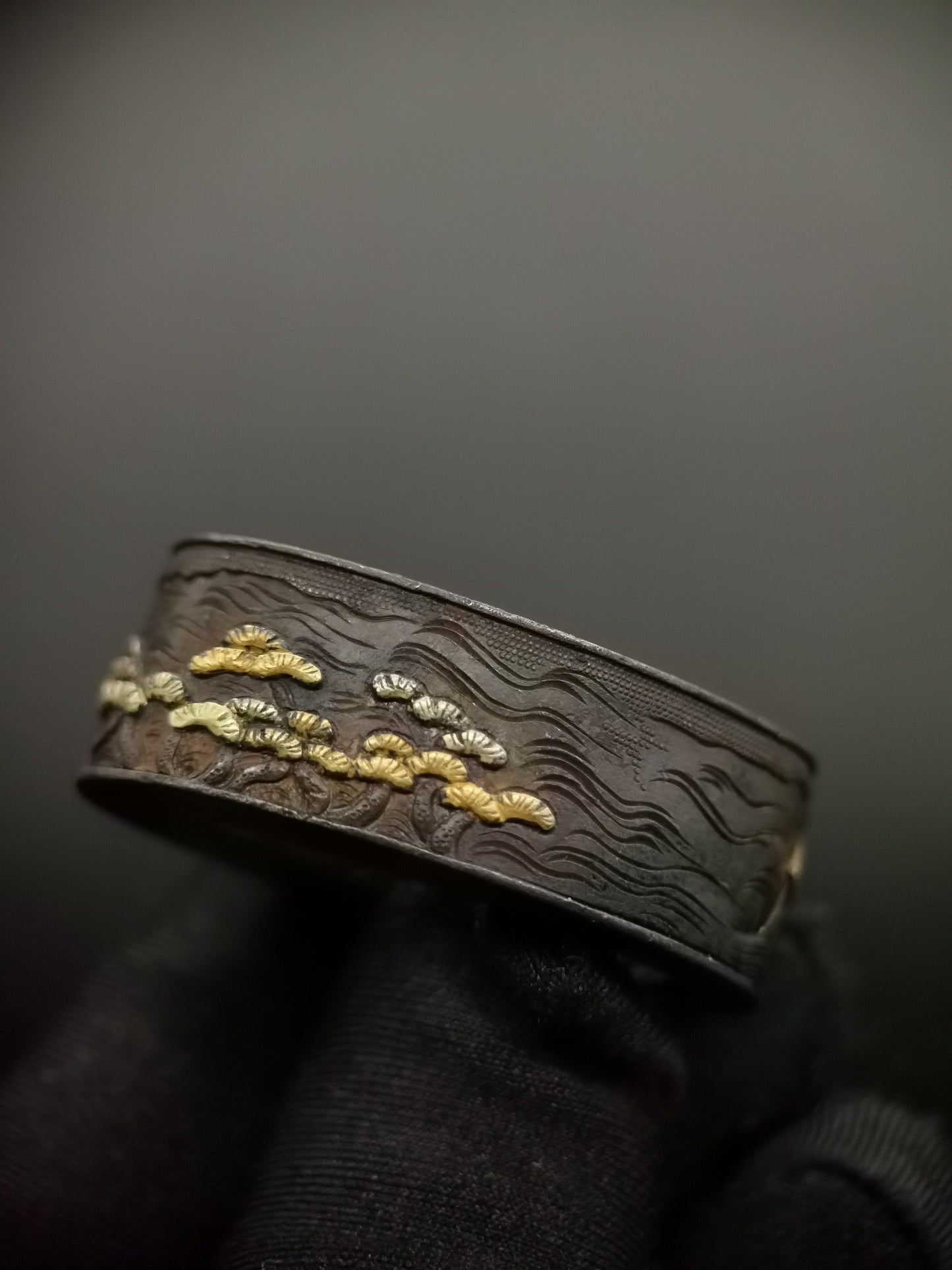 Japanese Castle Landscape Pattern Single Fuchi for Katana Wakziashi Edo Period Antique F096