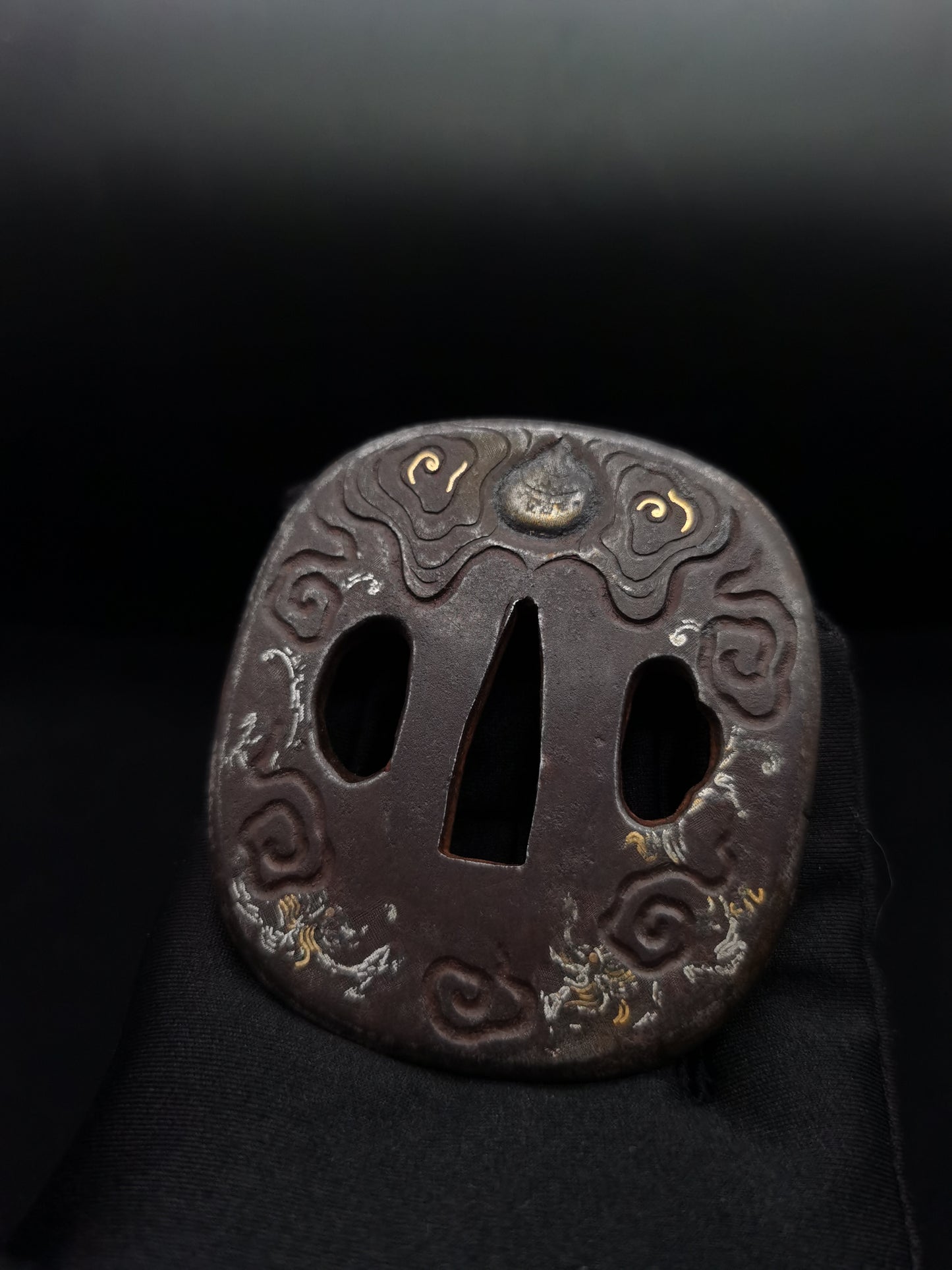 Japanese propitious cloud orbs Tsuba for Wakziashi Edo Period Antique A104