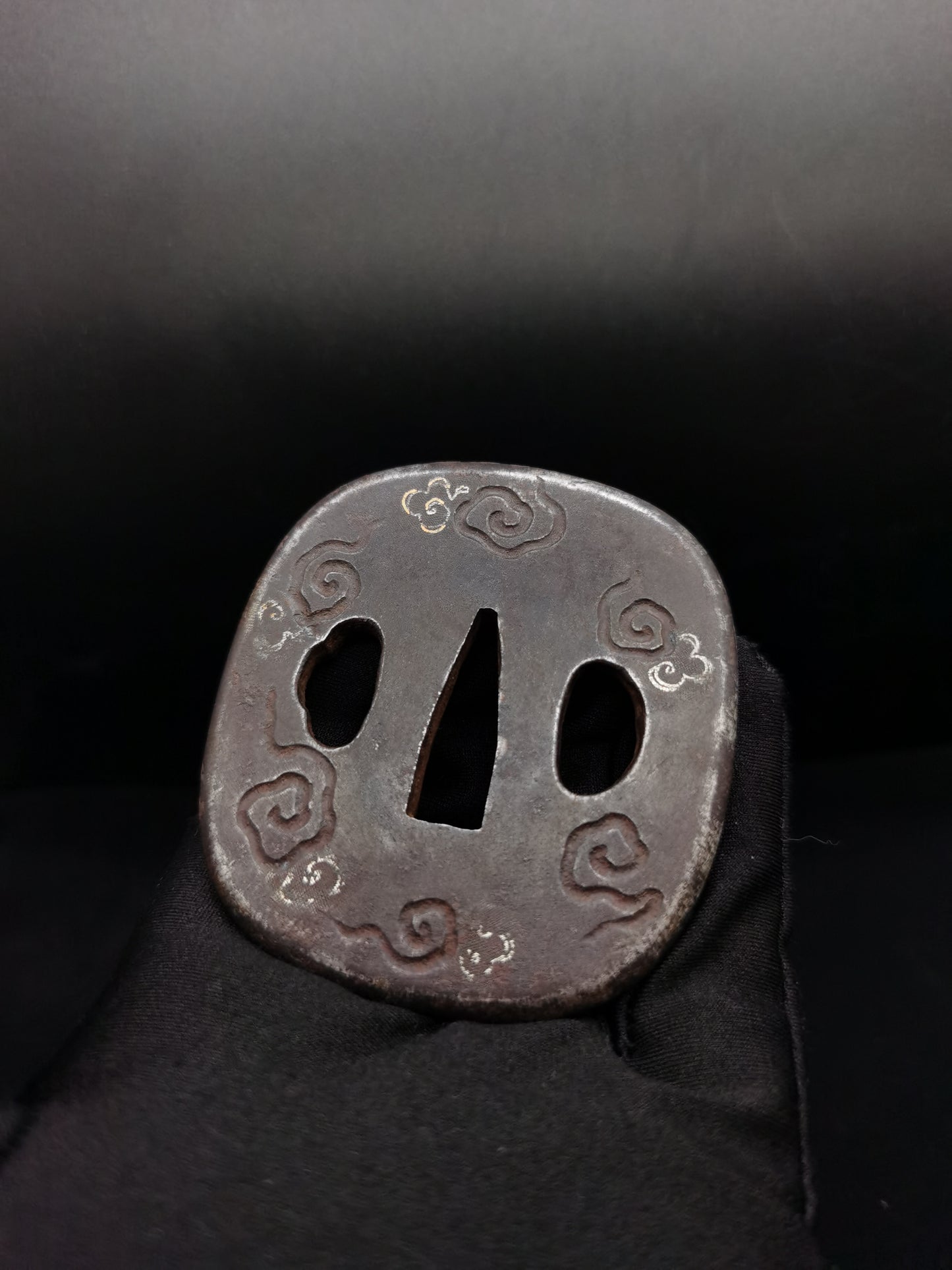 Japanese propitious cloud orbs Tsuba for Wakziashi Edo Period Antique A104