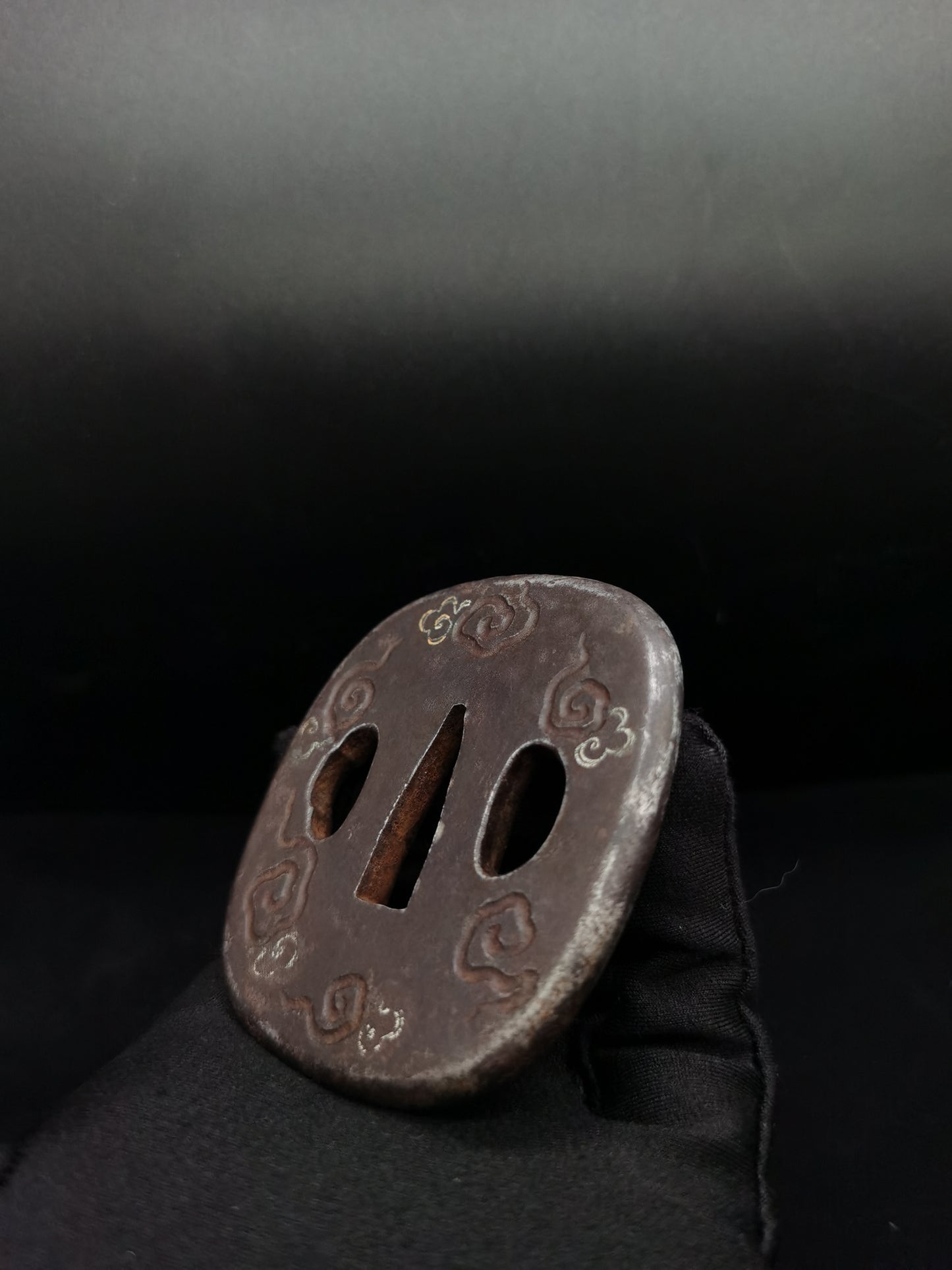 Japanese propitious cloud orbs Tsuba for Wakziashi Edo Period Antique A104