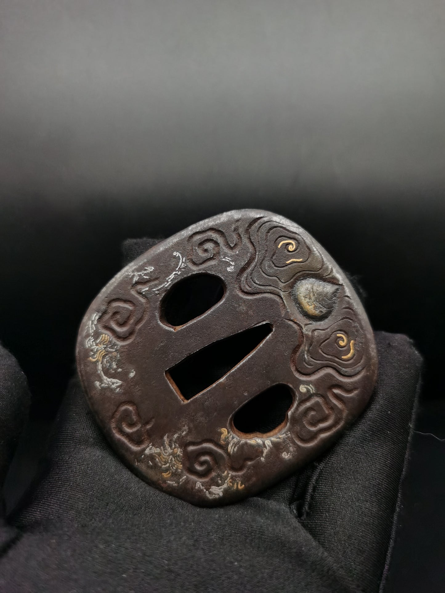 Japanese propitious cloud orbs Tsuba for Wakziashi Edo Period Antique A104