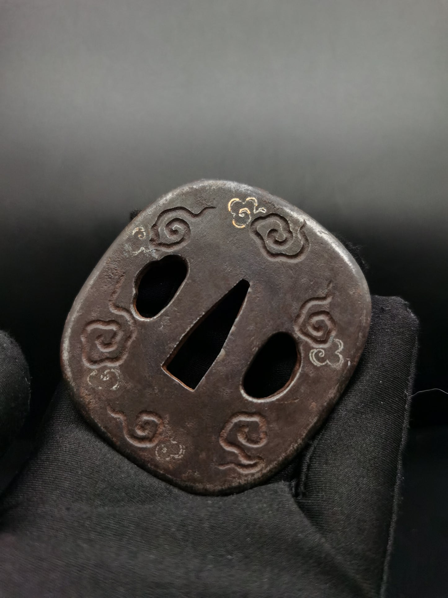 Japanese propitious cloud orbs Tsuba for Wakziashi Edo Period Antique A104