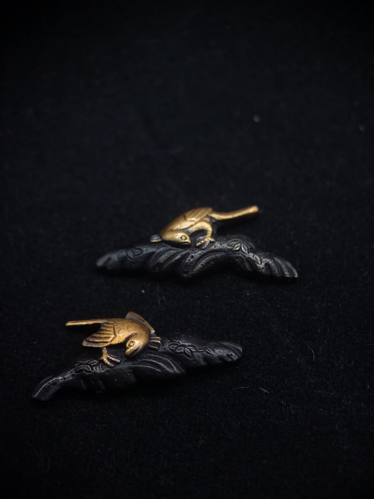 Japanese Type Rock Golden Bird Pattern Menuki for wakziashi and Tanto, Y126