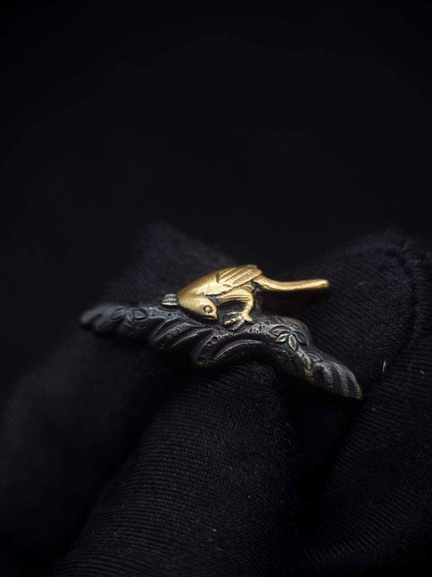 Japanese Type Rock Golden Bird Pattern Menuki for wakziashi and Tanto, Y126