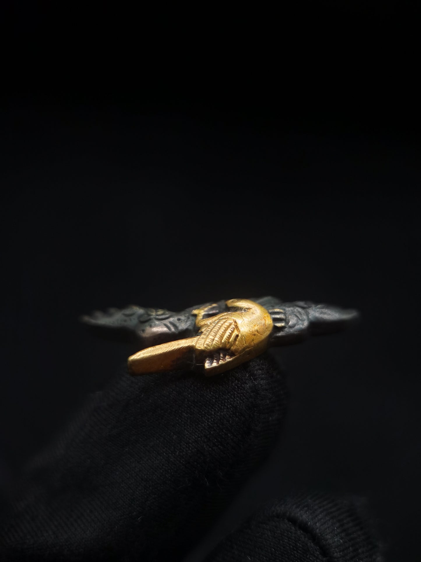 Japanese Type Rock Golden Bird Pattern Menuki for wakziashi and Tanto, Y126