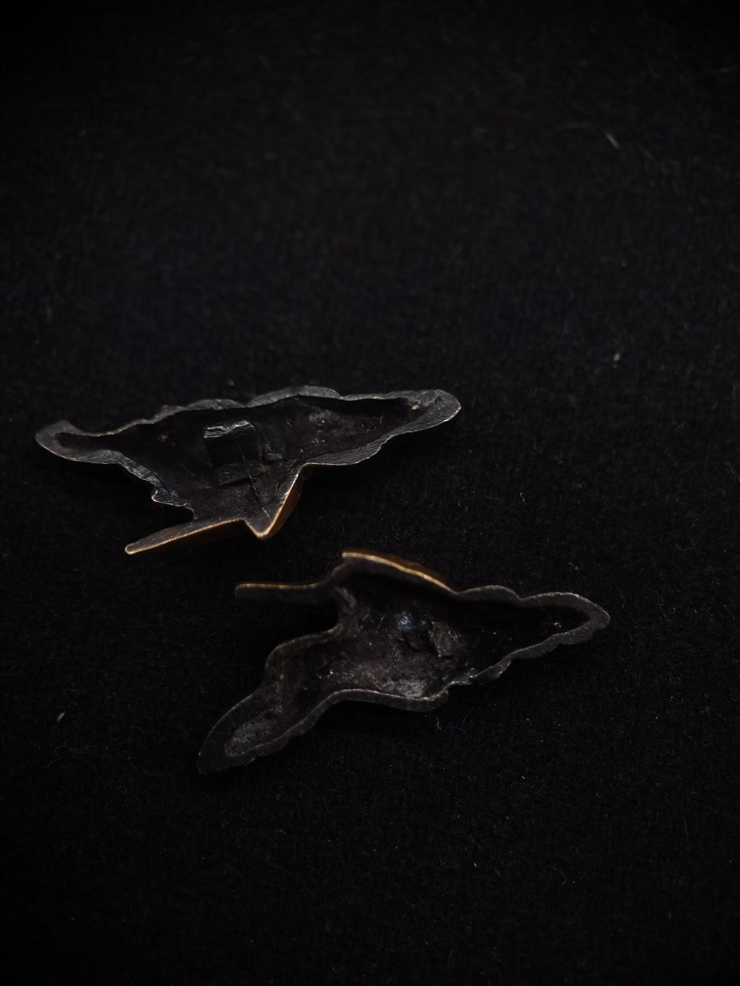 Japanese Type Rock Golden Bird Pattern Menuki for wakziashi and Tanto, Y126