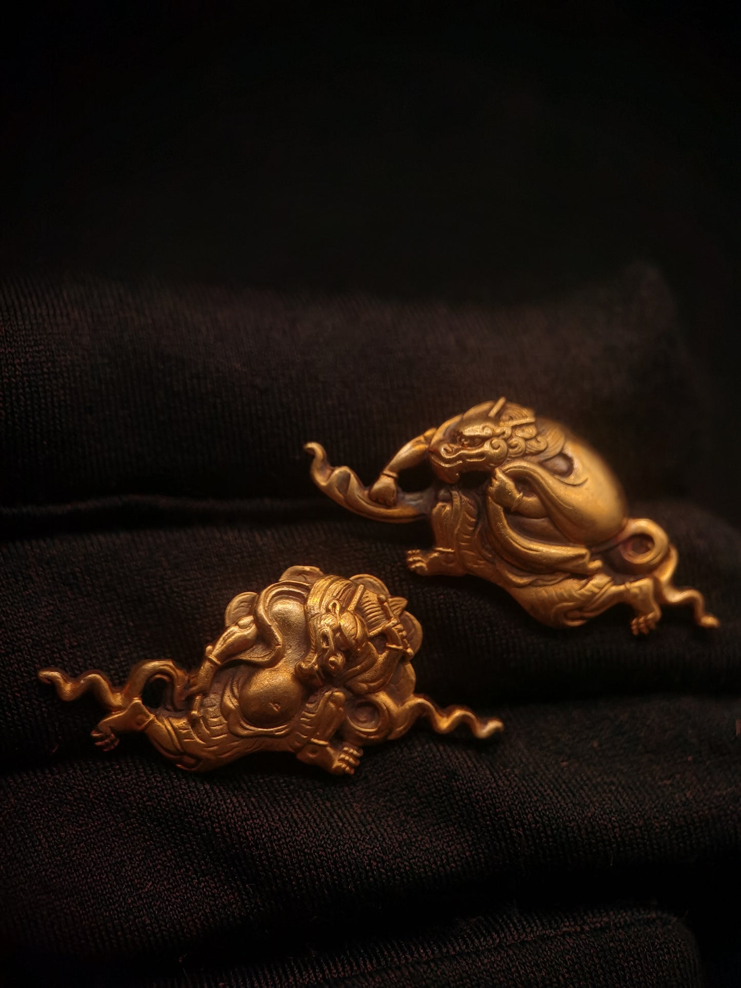Japanese Type Golden Wind Thunder God Pattern Menuki for Katana wakziashi Tanto, Y127