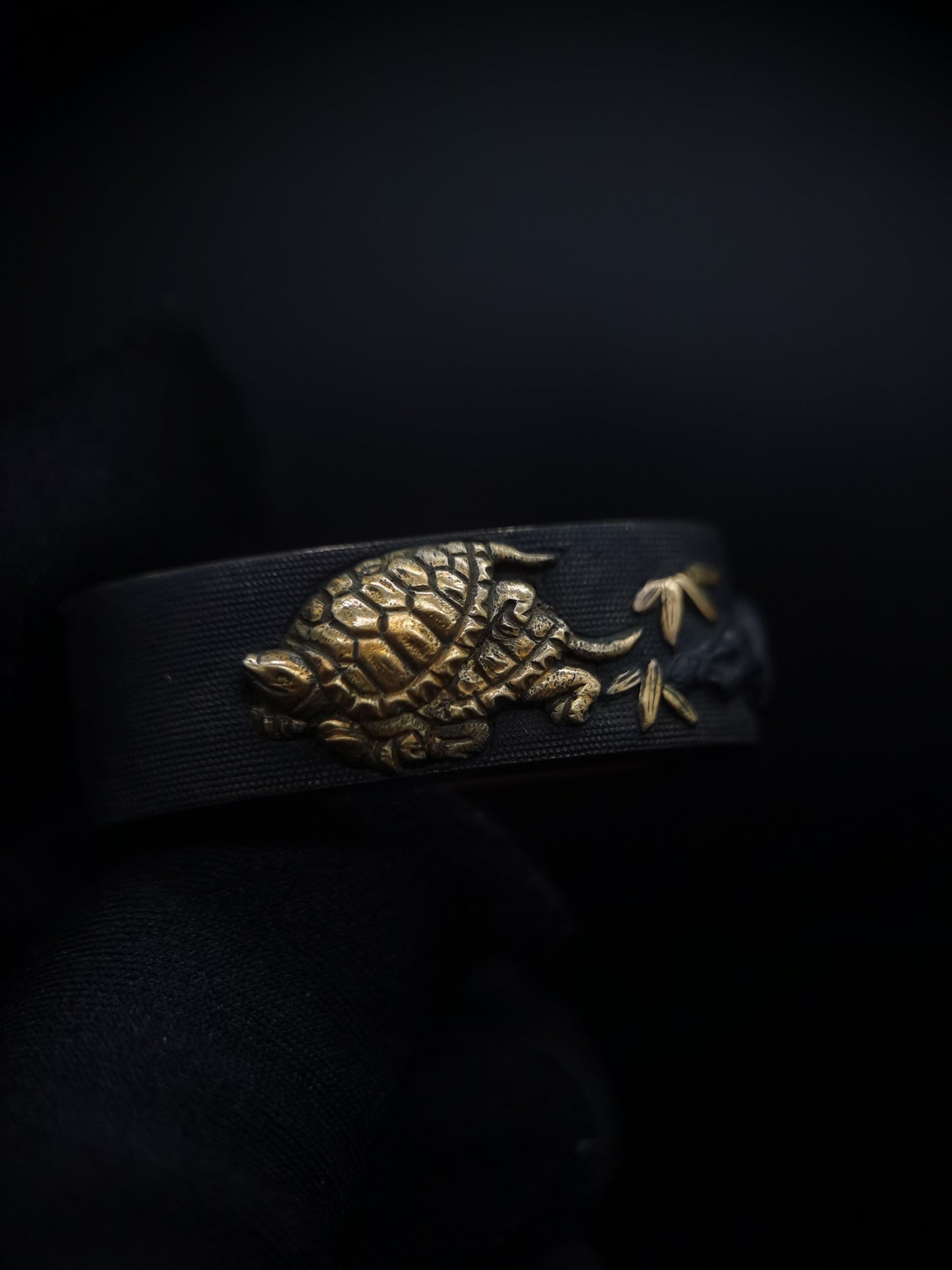 Japanese Turtle Pattern Fuchi & Kashira for Katana and Wakziashi Edo Period Antique B071