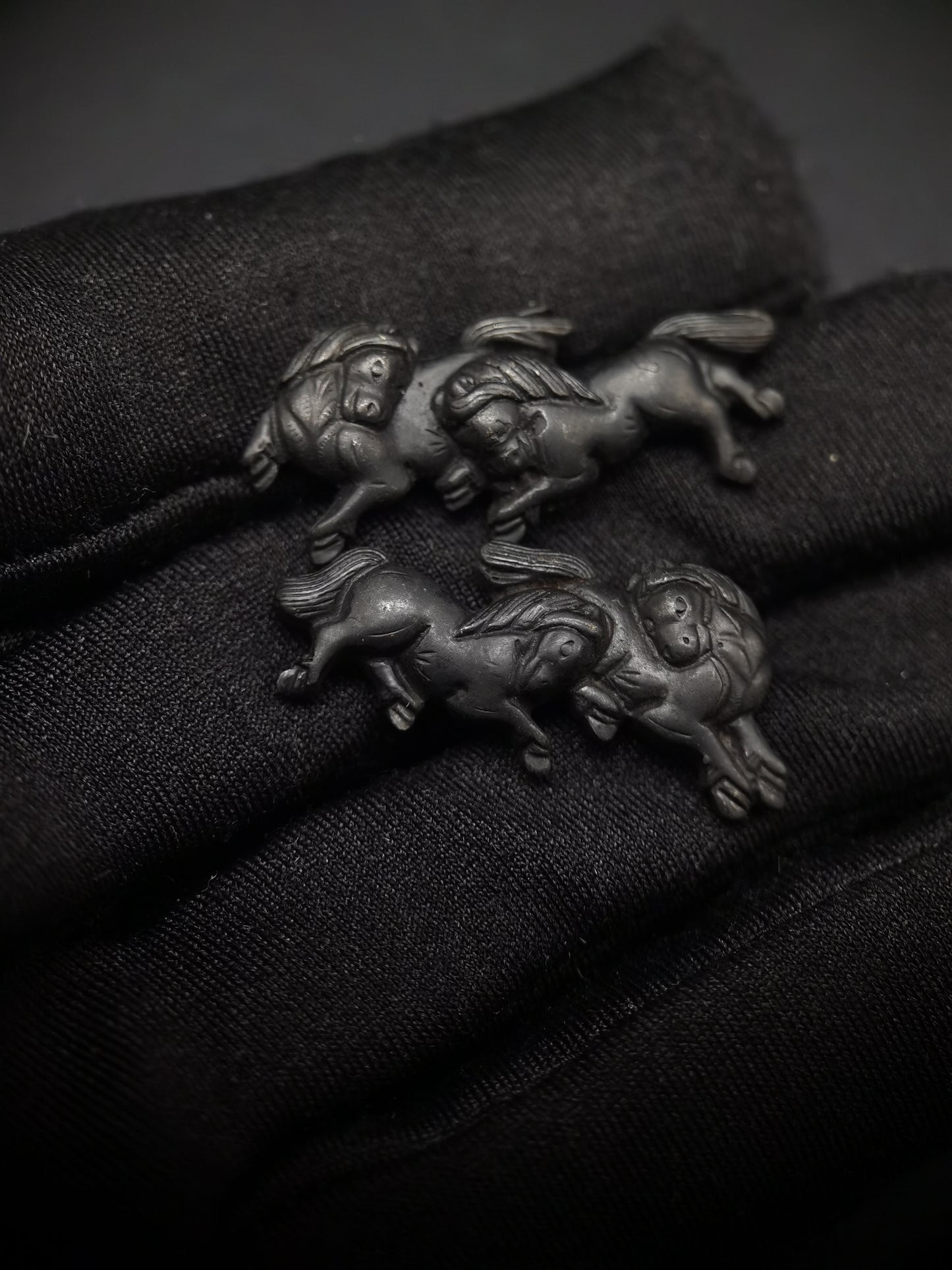 Japanese Type Double Horse Pattern Menuki for wakziashi and Tanto, Y145
