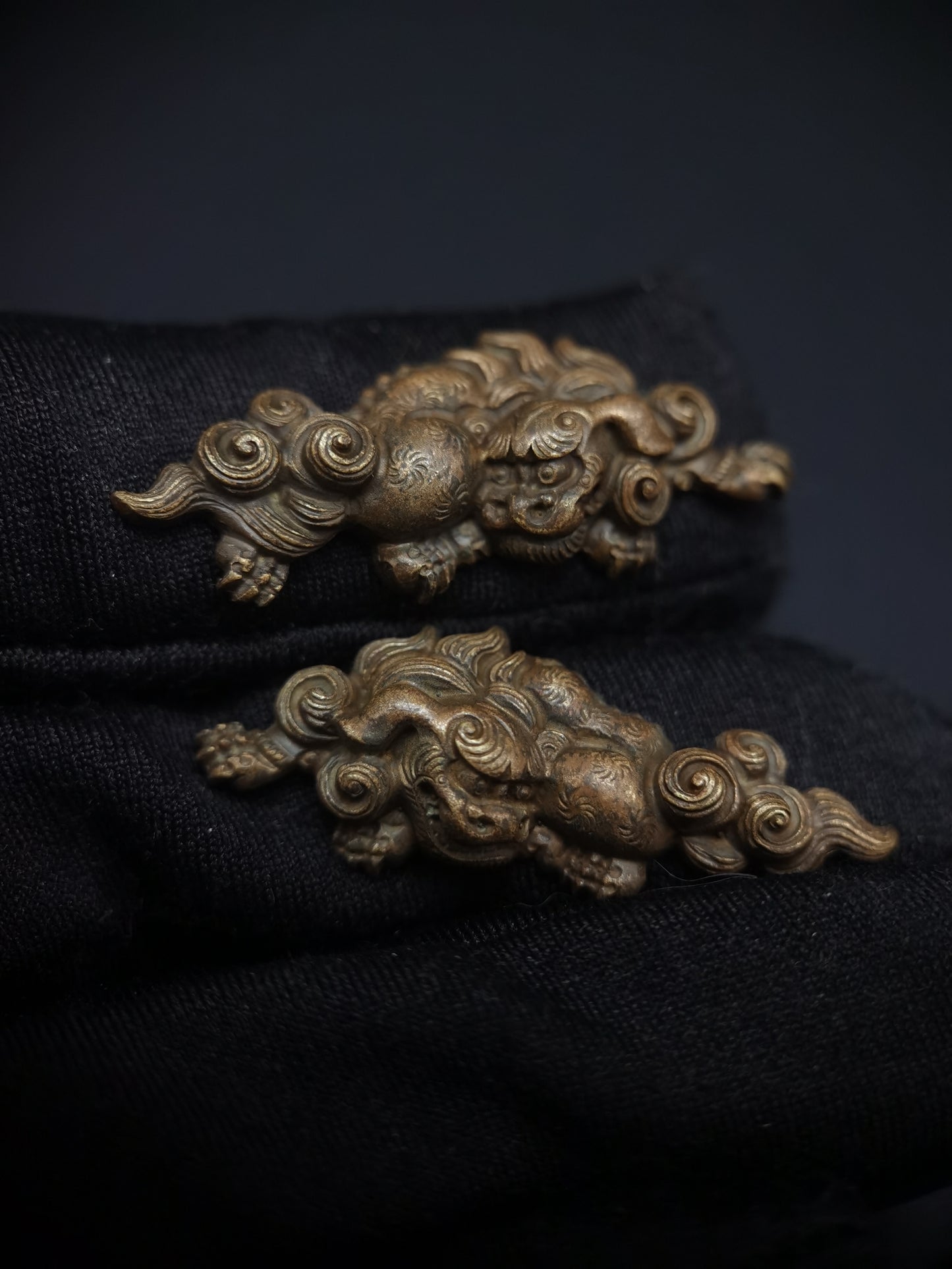 Japanese Type Ancient copper Lion Dog Menuki for Katana and wakziashi, Y146