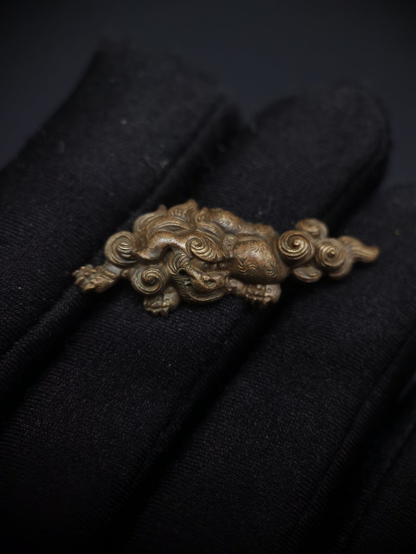 Japanese Type Ancient copper Lion Dog Menuki for Katana and wakziashi, Y146