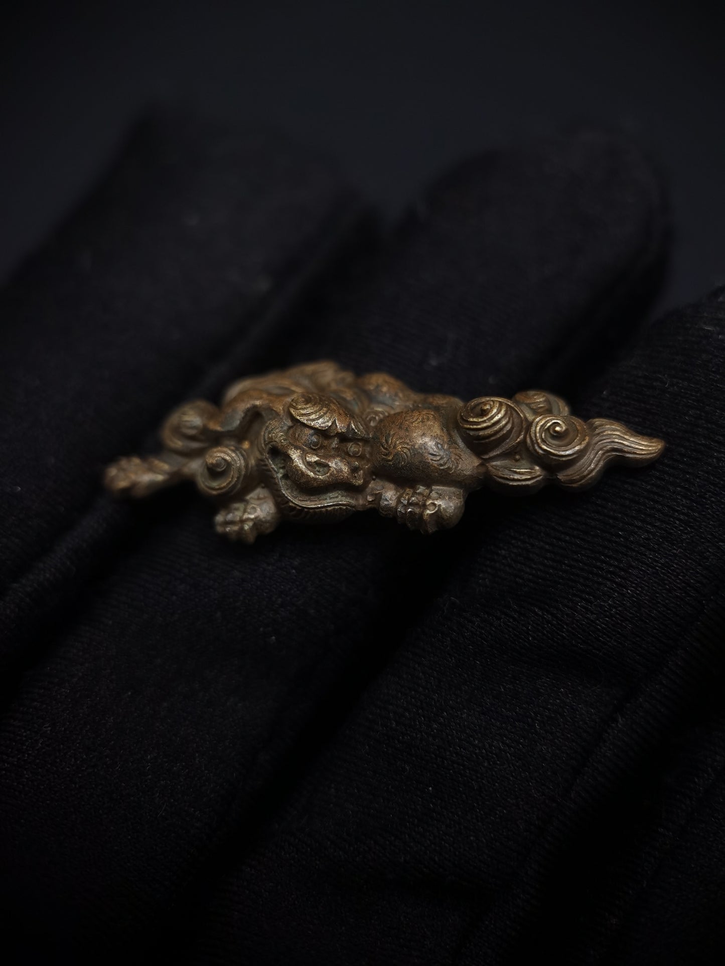 Japanese Type Ancient copper Lion Dog Menuki for Katana and wakziashi, Y146