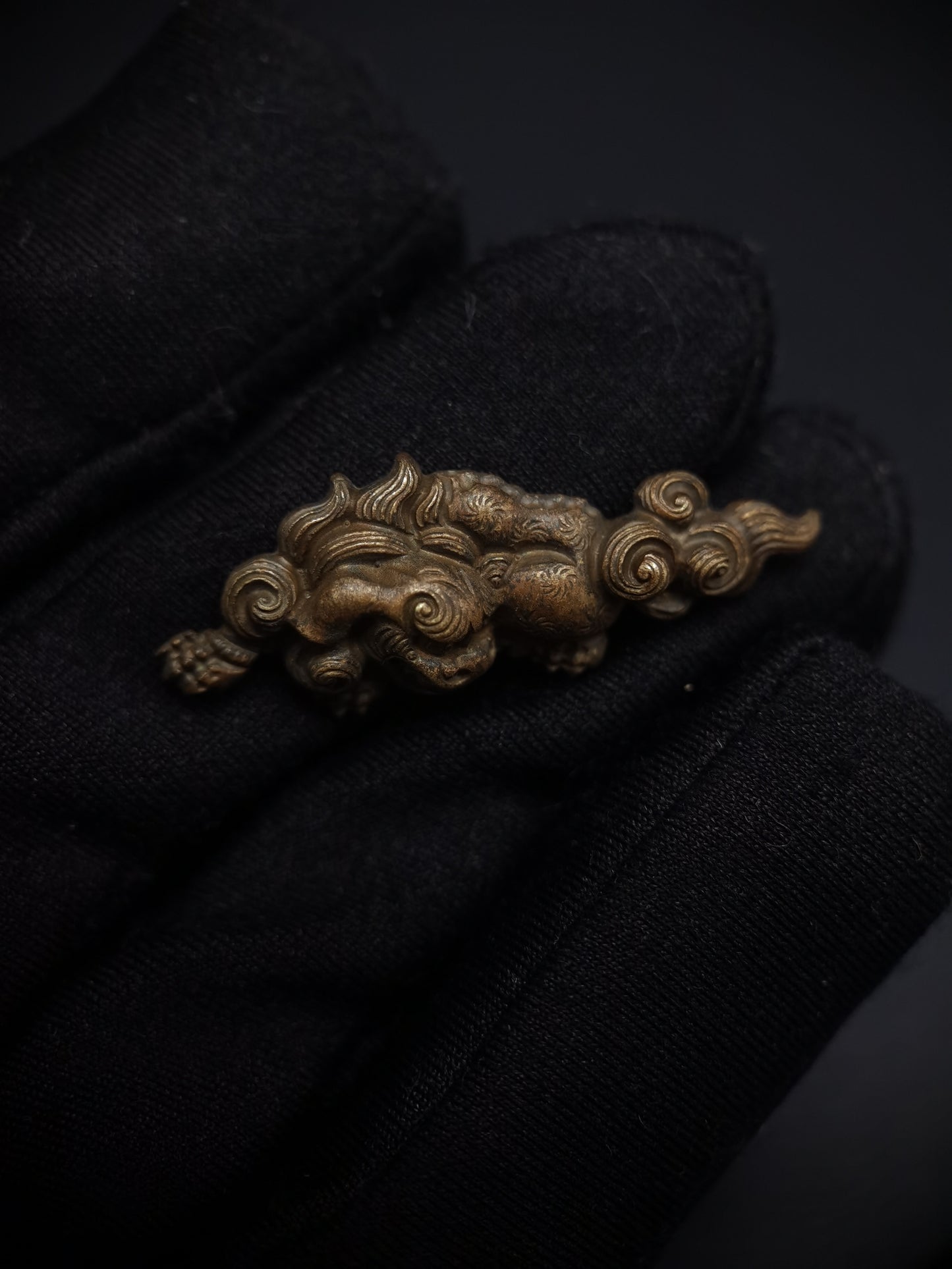 Japanese Type Ancient copper Lion Dog Menuki for Katana and wakziashi, Y146