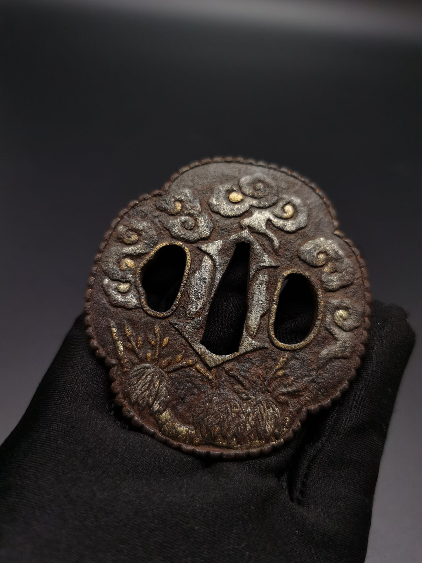 Japanese Phoenix and paulownia leaves Tsuba for Katana Wakziashi Edo Period Antique A125