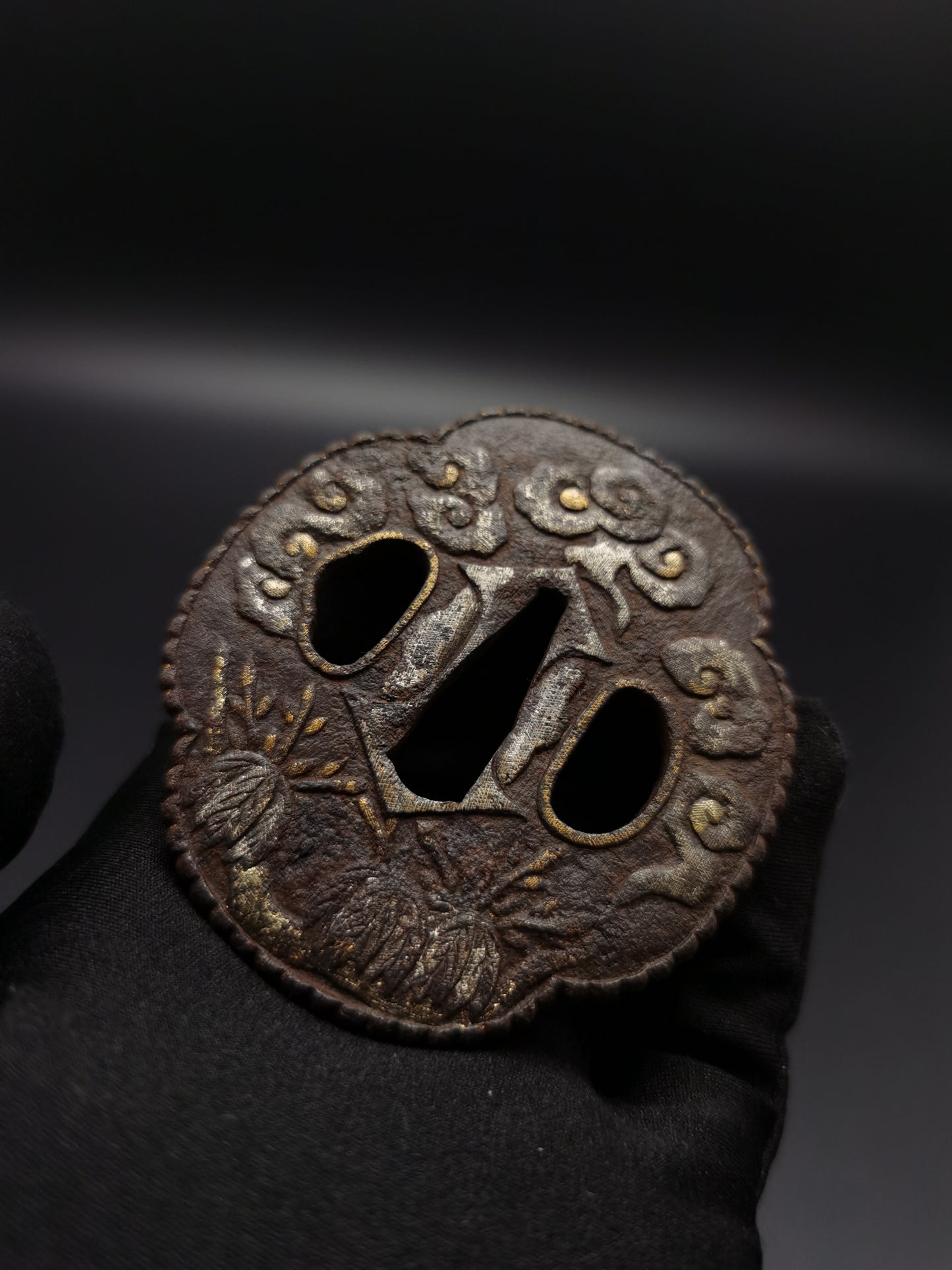 Japanese Phoenix and paulownia leaves Tsuba for Katana Wakziashi Edo Period Antique A125