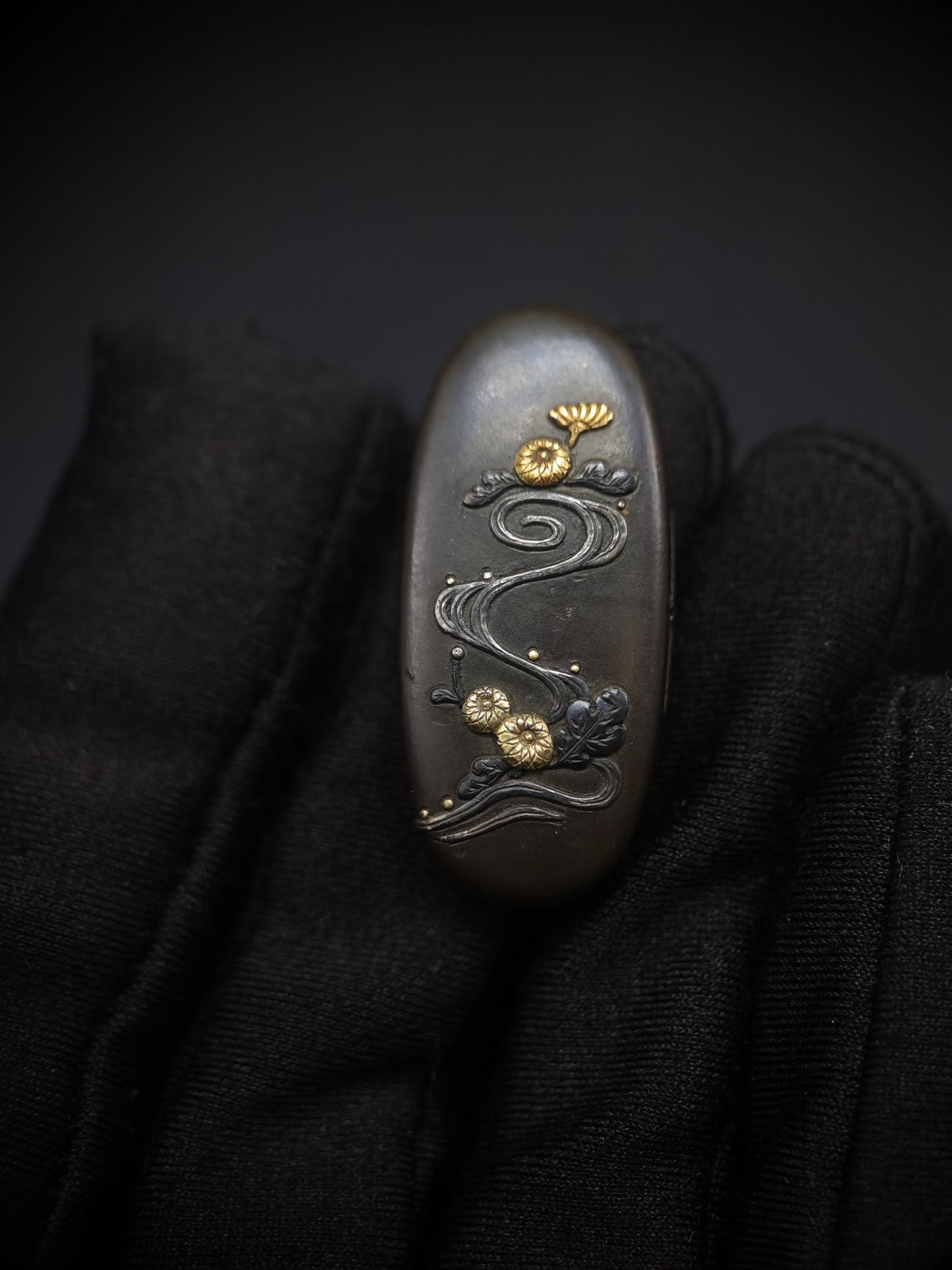 Japanese Chrysanthemum Water Fuchi & Kashira for Katana and Wakziashi Edo Period B080