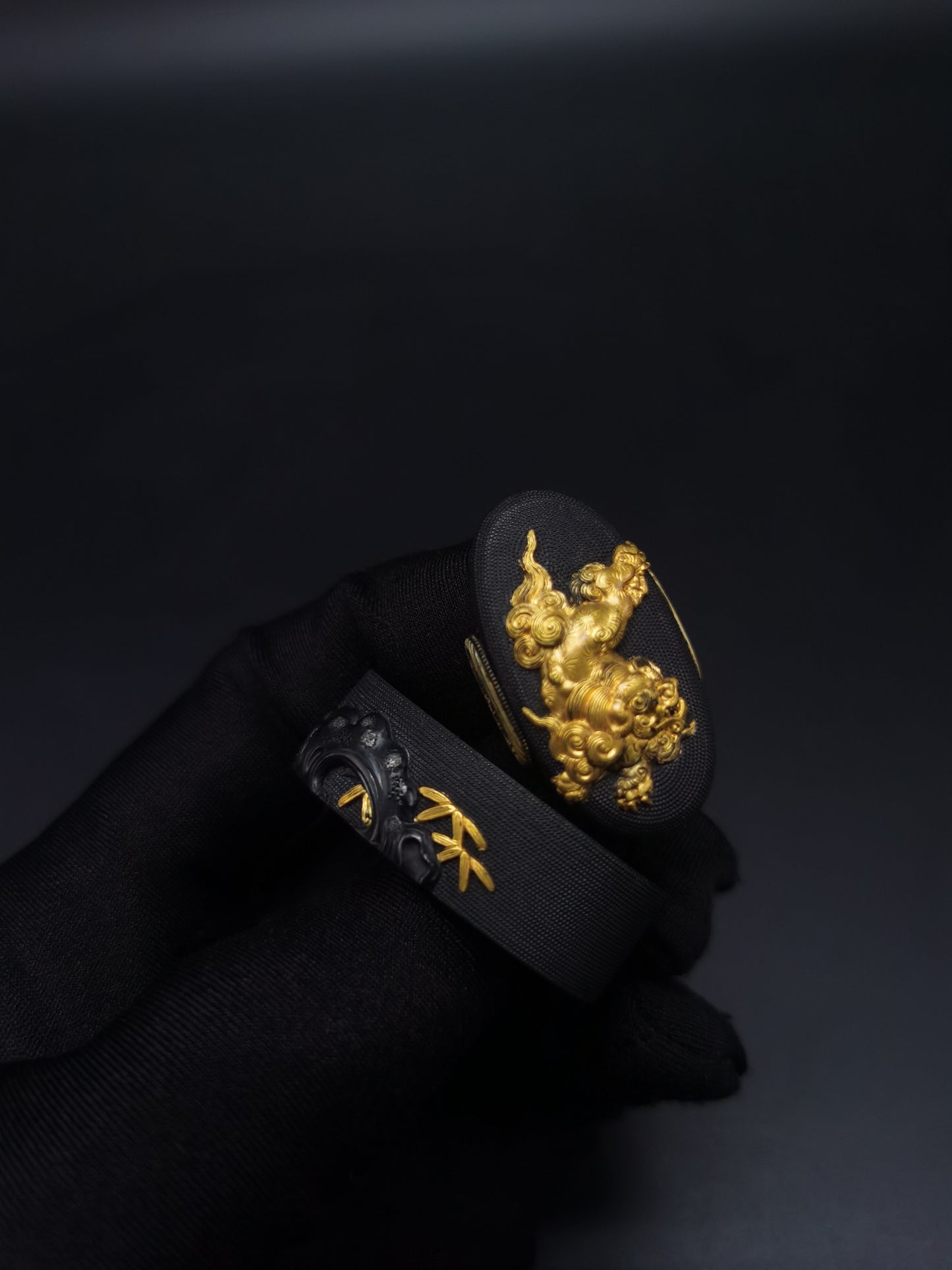 Japanese Lion Dog Pattern Fuchi Kashira for Katana and Wakziashi Edo Period Antique B083