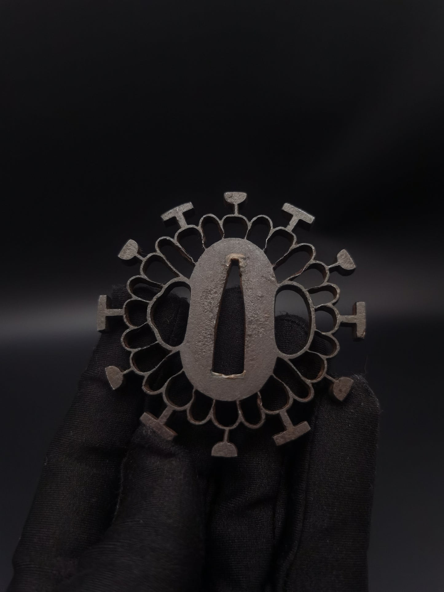 Japanese Chrysanthemum and mill-wheel Tsuba for Wakziashi Tanto Edo Period Antique A149