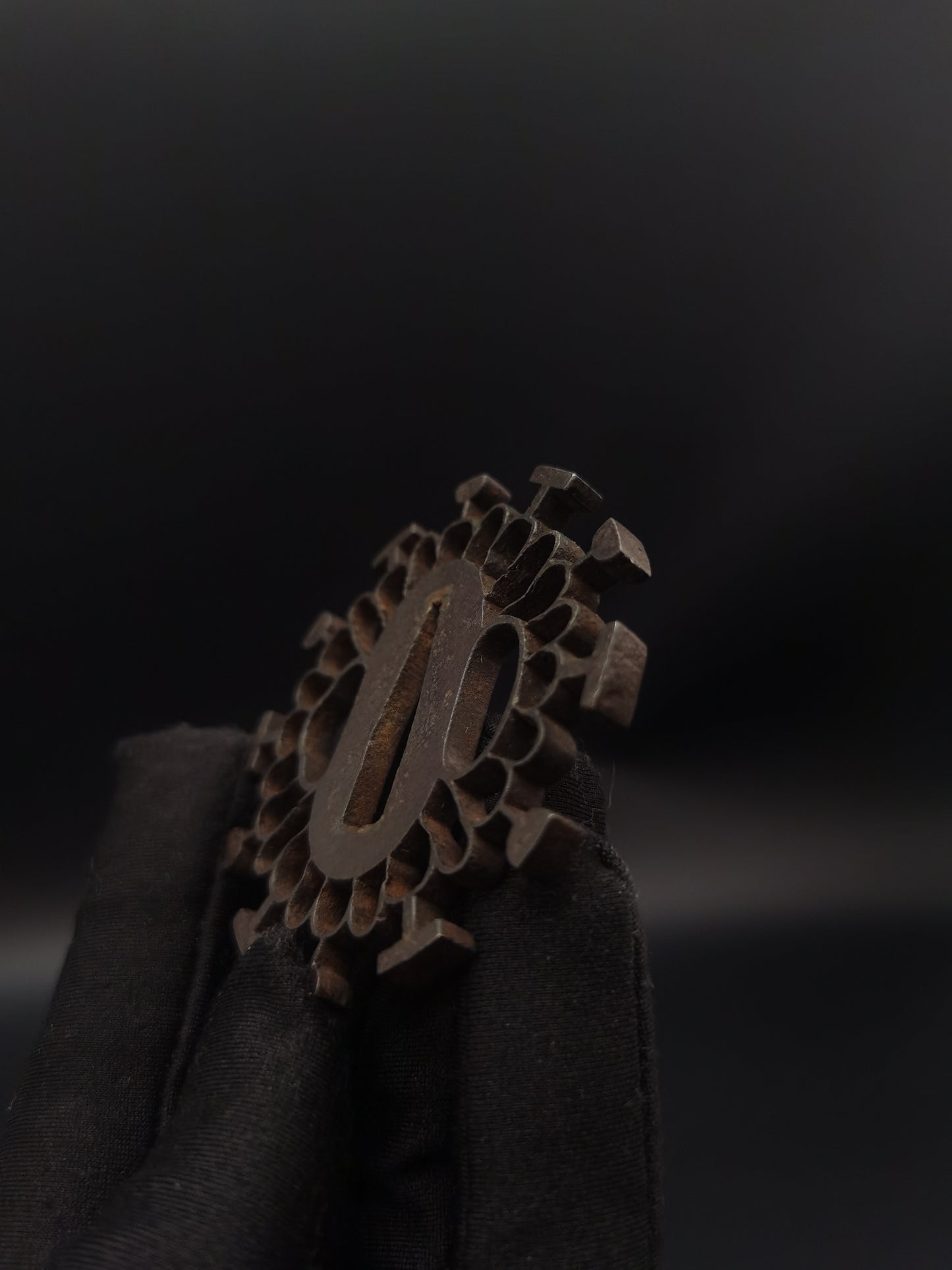 Japanese Chrysanthemum and mill-wheel Tsuba for Wakziashi Tanto Edo Period Antique A149