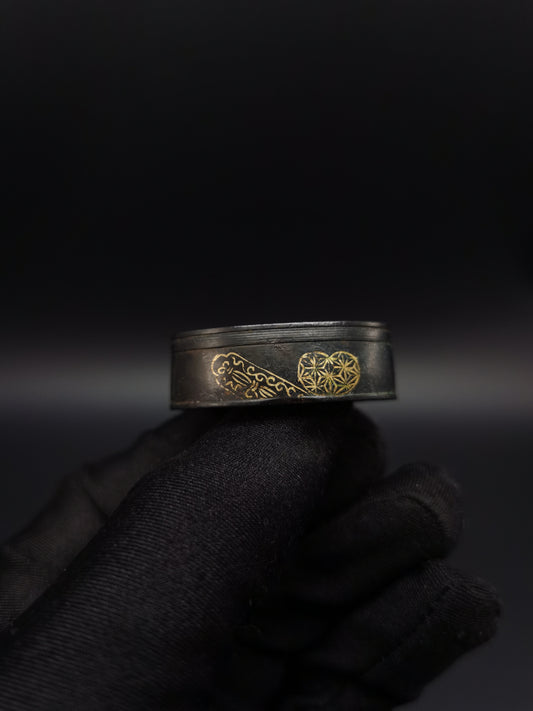 Japanese Brocade Window Pattern Single Fuchi for Katana Wakziashi Edo Period Antique F107