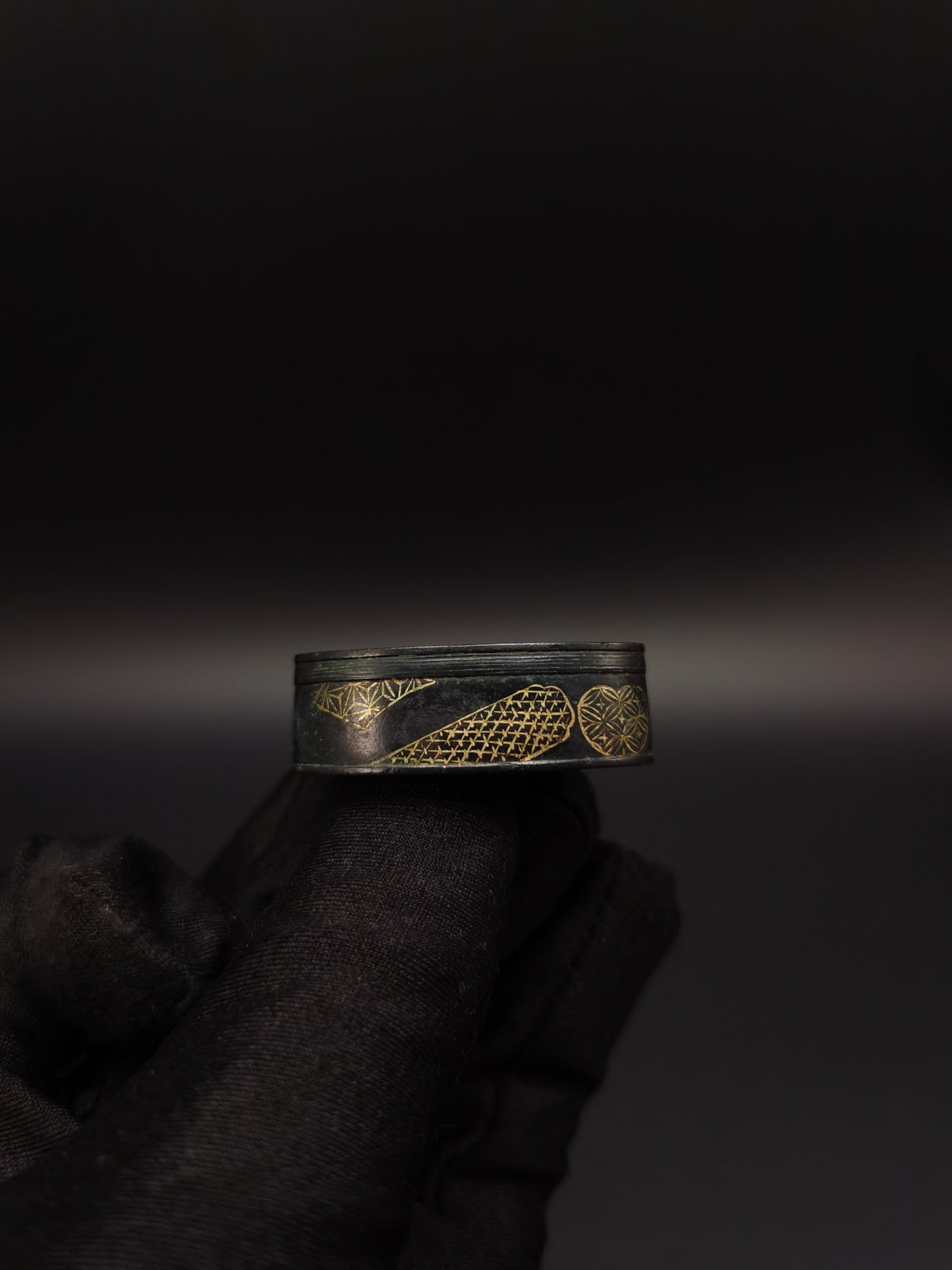 Japanese Brocade Window Pattern Single Fuchi for Katana Wakziashi Edo Period Antique F107